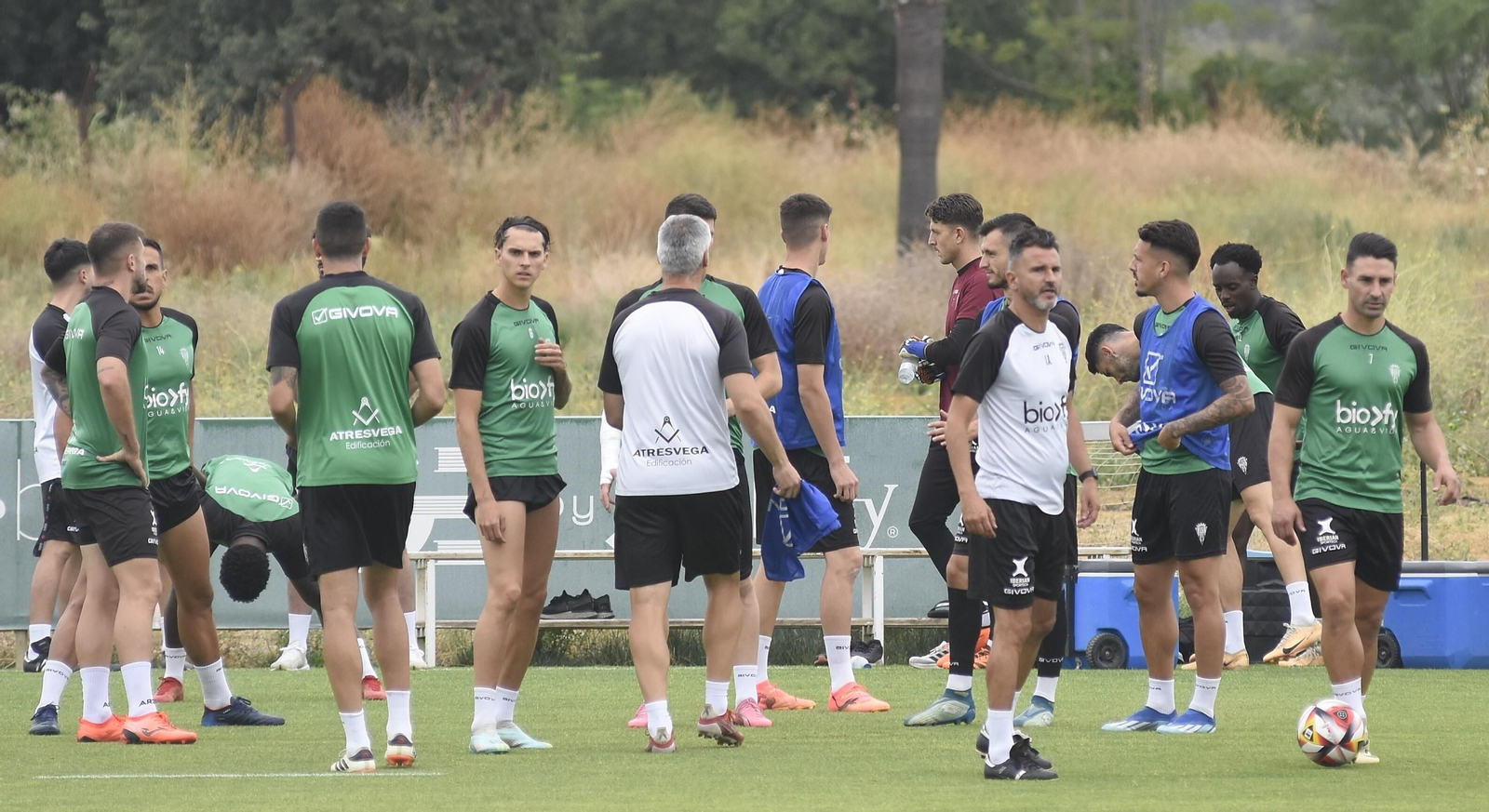 Los jugadores del Córdoba CF, en un entrenamiento de esta semana en la Ciudad Deportiva.