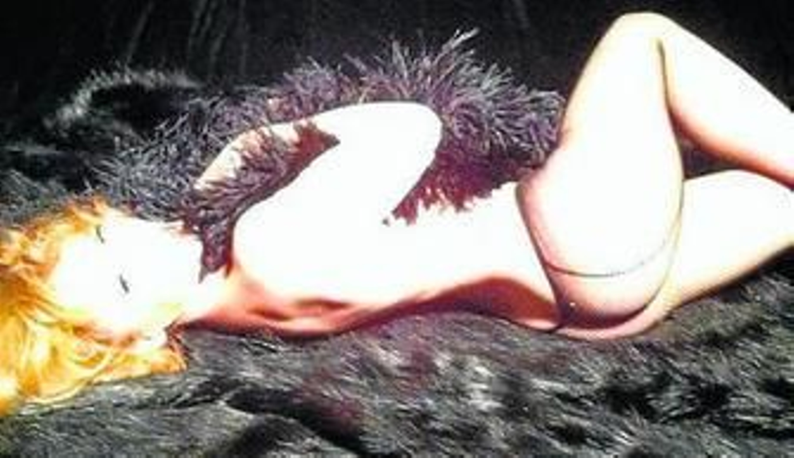 Kylie Minogue se desnuda sensualmente en Twitter