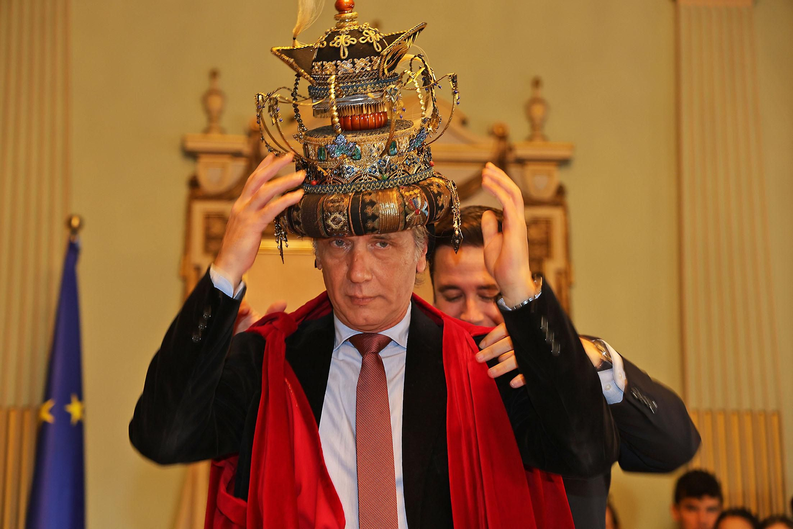 Sus Majestades Los Reyes Magos son coronados en el Ayuntamiento de Huelva