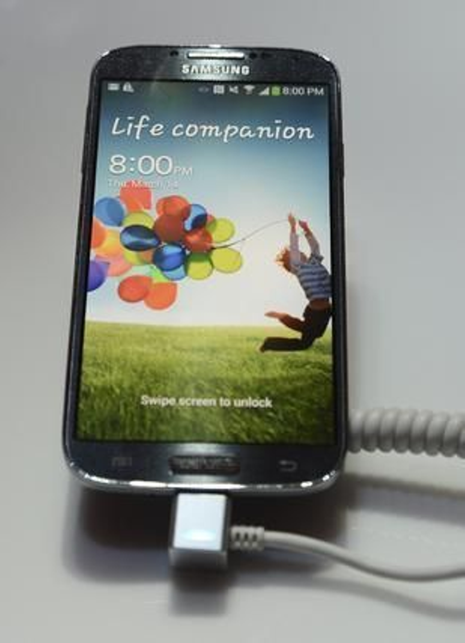 Samsung apuesta por más software en el Galaxy S4 para plantarle cara a Apple