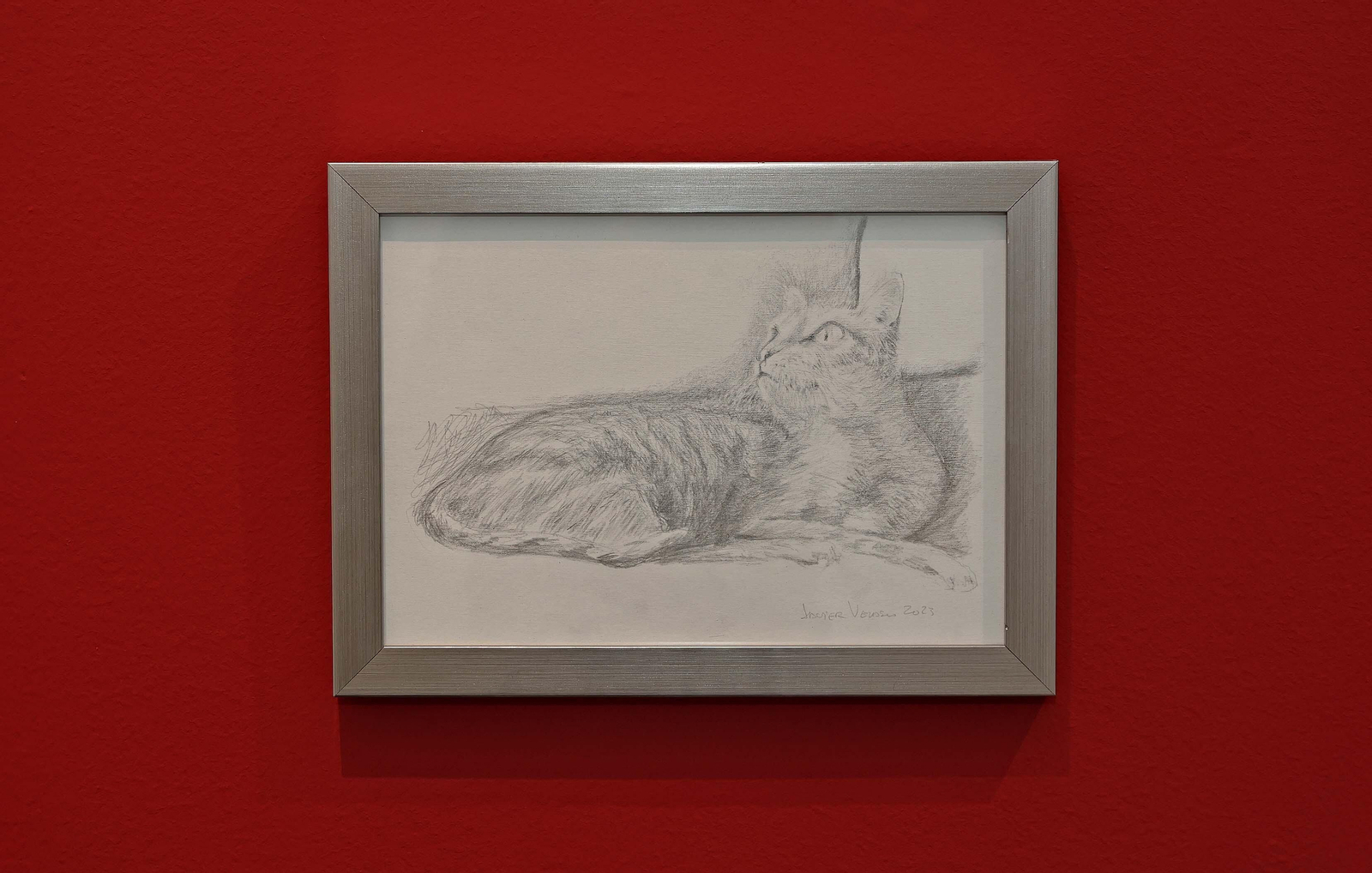 Imágenes de la inauguración de la exposición 'A punta de plata' de Javier Velasco en La Línea