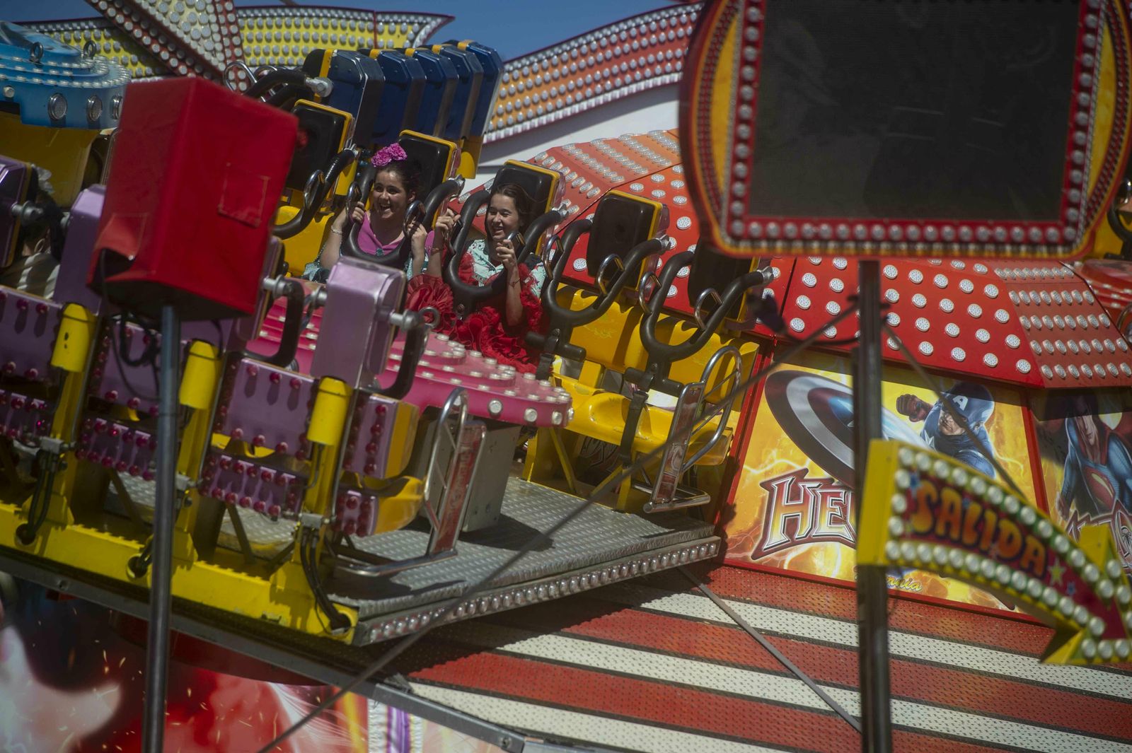 El botellón y la calle del Infierno de la Feria, en imágenes