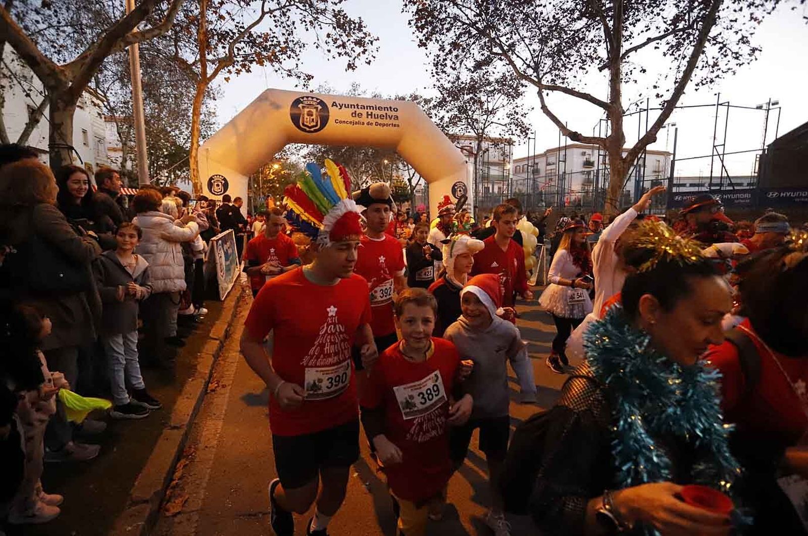 Imágenes de la carrera de San Silvestre en Huelva