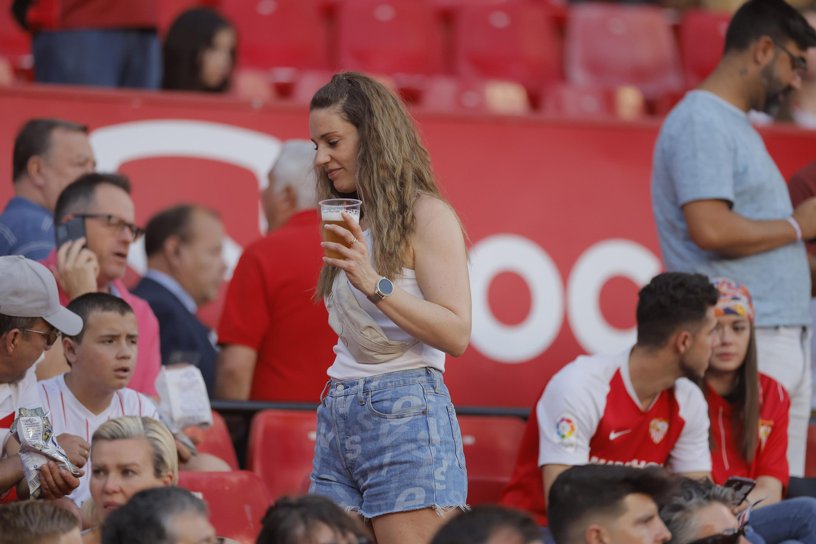 Búscate en las fotos del Sevilla-Girona