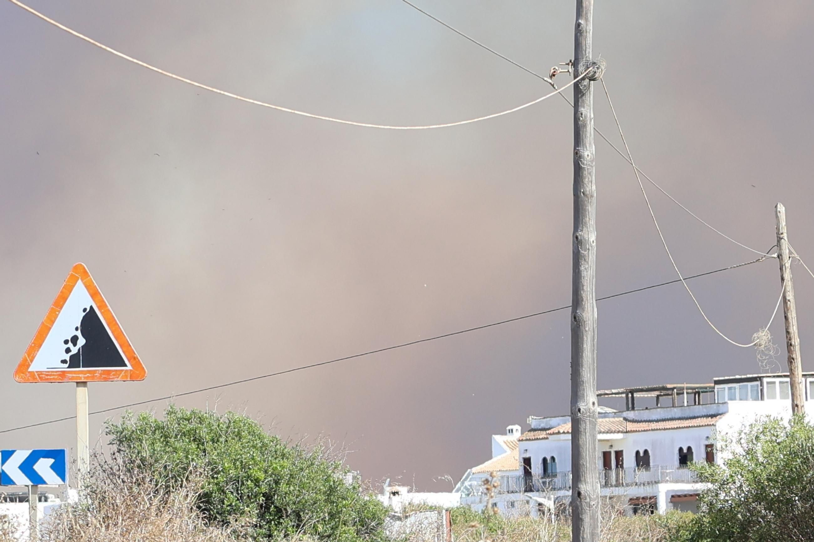 Las fotos del incendio forestal en la Sierra de la Plata de Tarifa