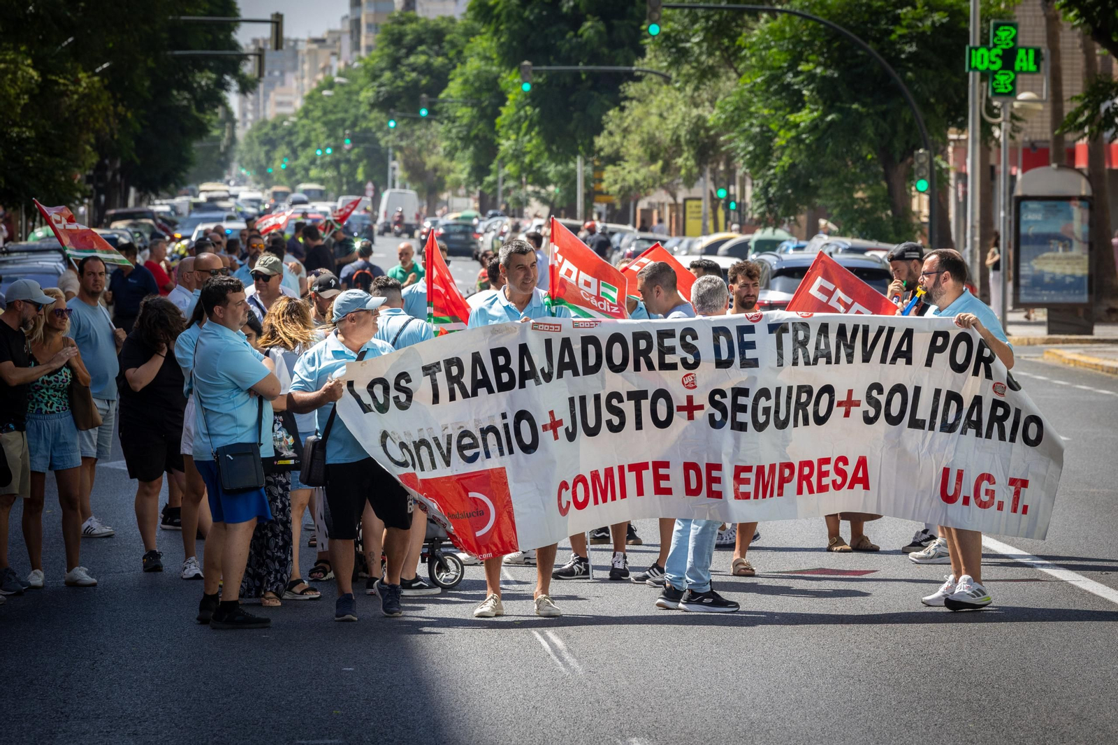 Una de las manifestciones de los trabajadores de los autobuses urbanos de Cádiz y San Fernando.