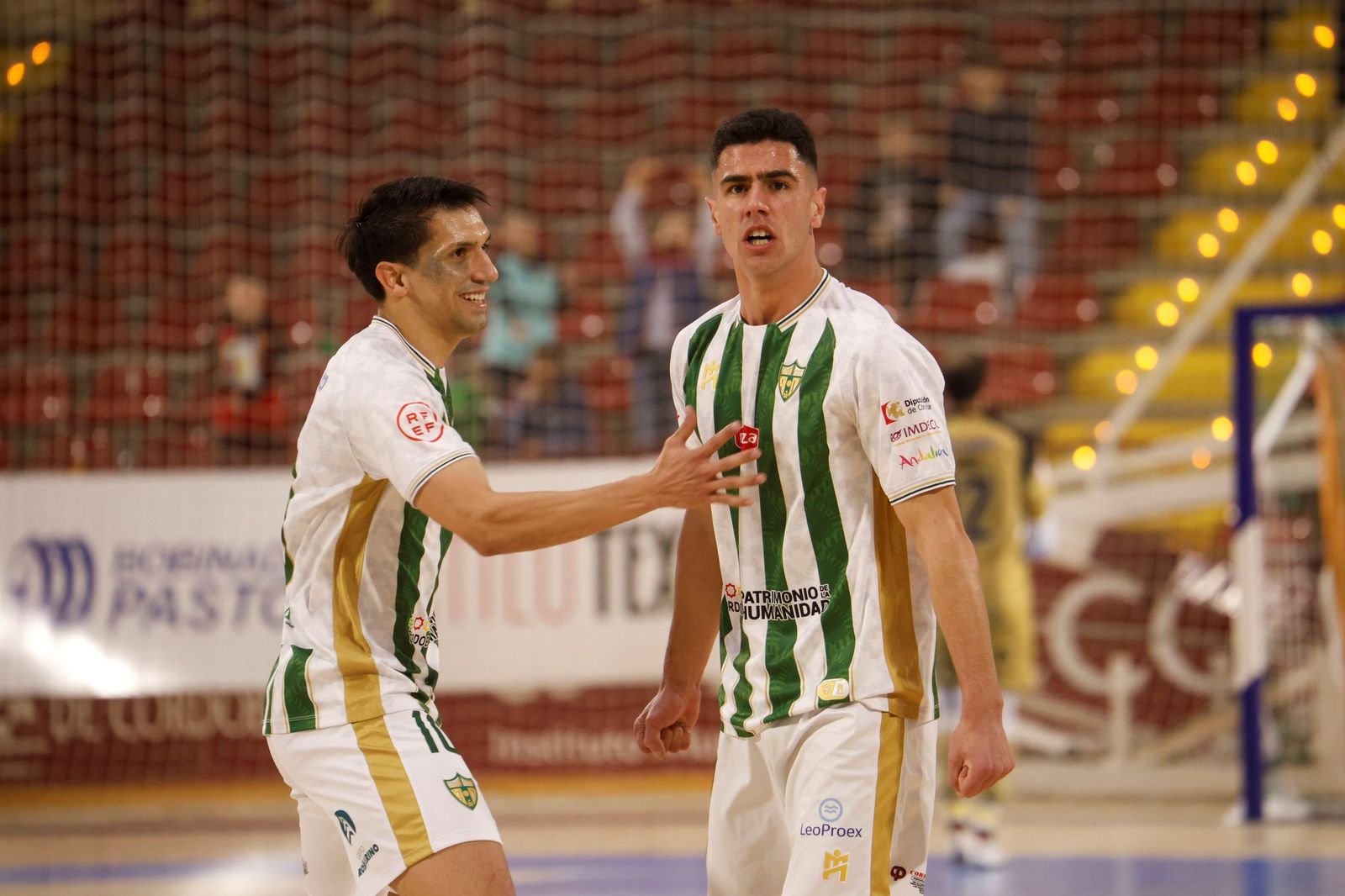 Las mejores fotos del ambiente en Vista Alegre para el Córdoba Futsal - O Parrulo Ferrol