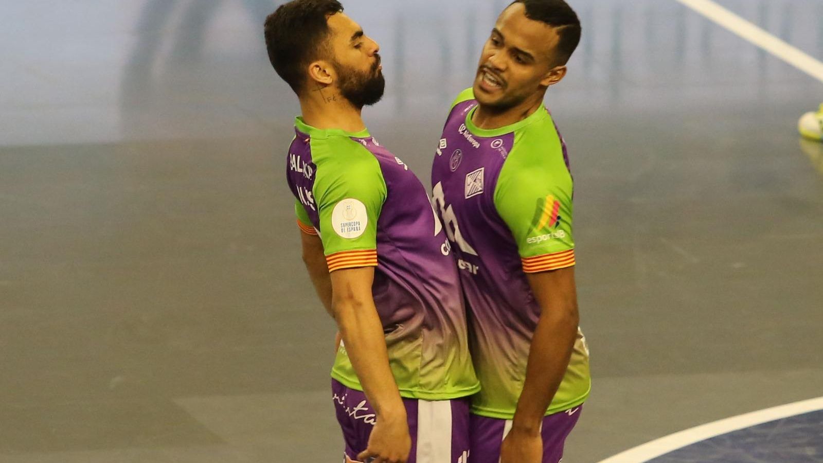 Nunes y Higor celebran uno de los goles a ElPozo.