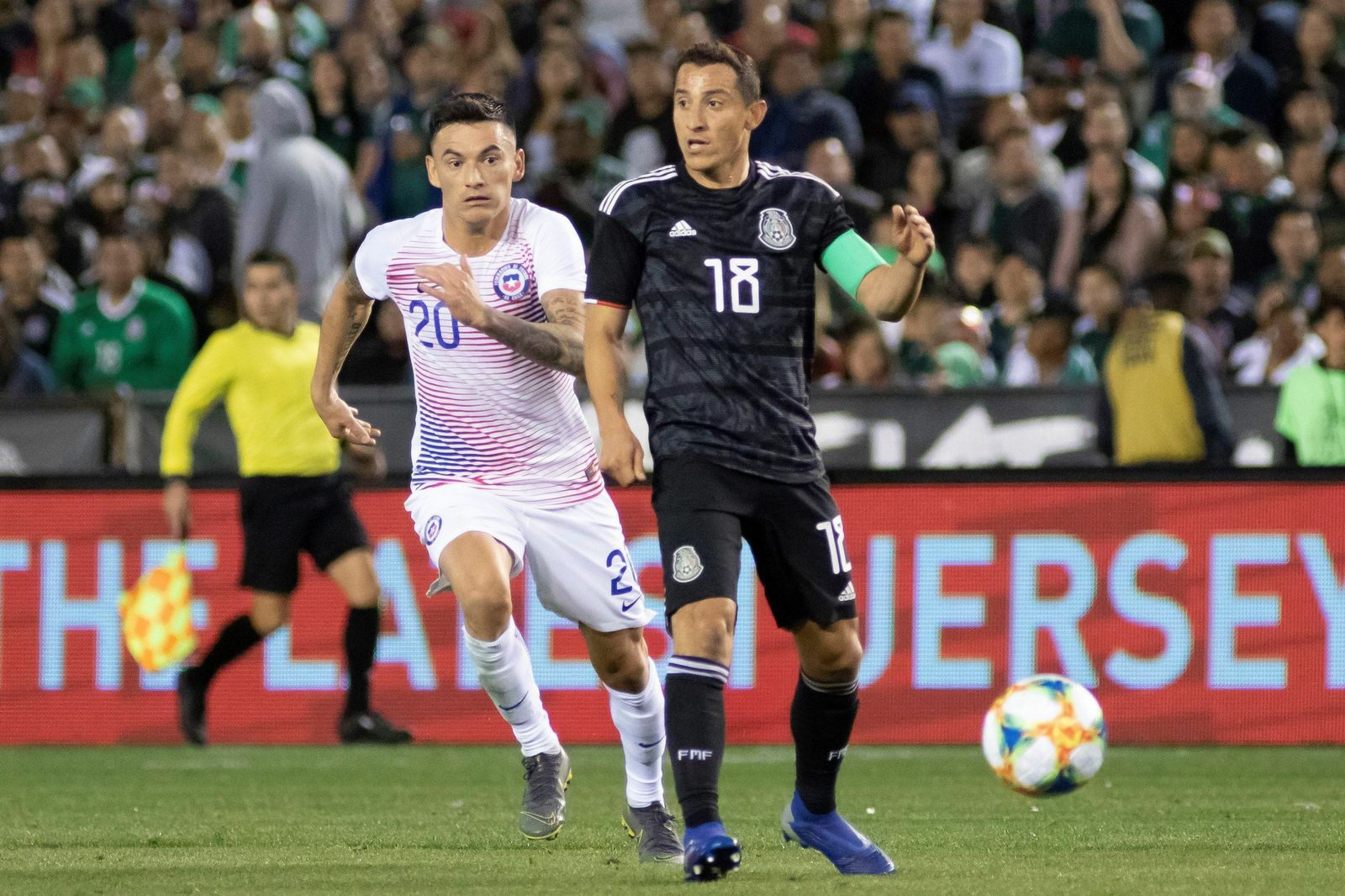Guardado, con el brazalete de capitán en el duelo ante Chile del pasado mes de marzo.