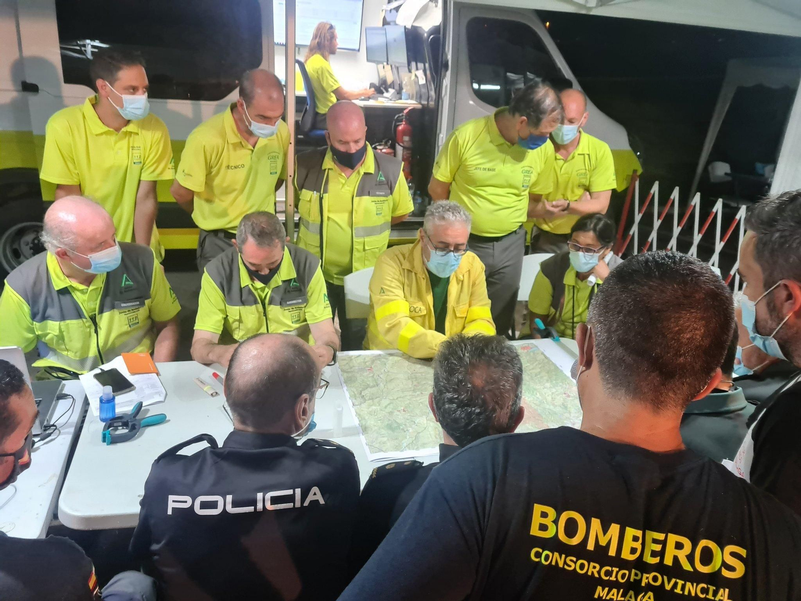 Técnicos comienzan el "plan de liquidación" del incendio de Sierra Bermeja