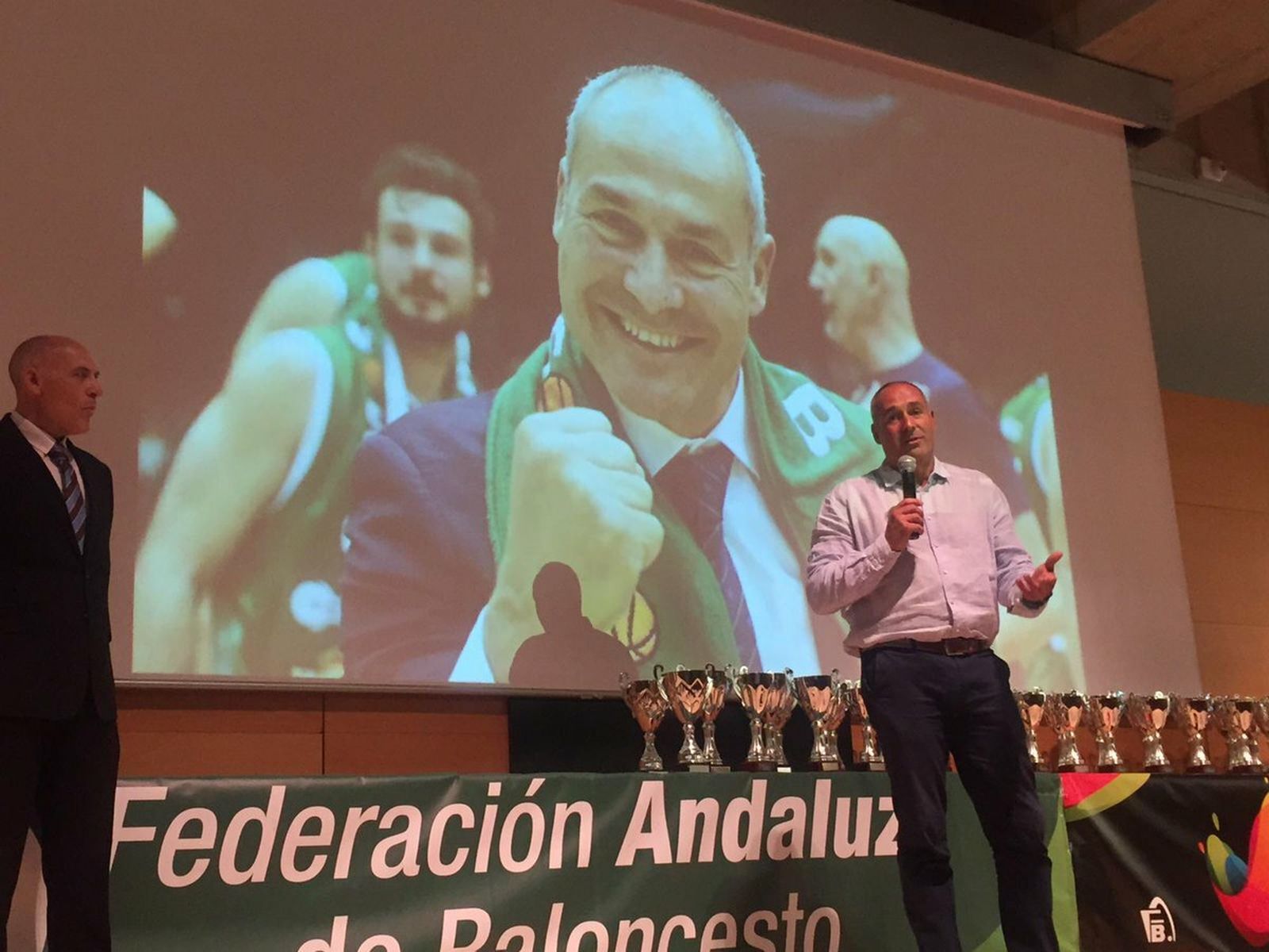 Curro Segura, galardonado en Granada.