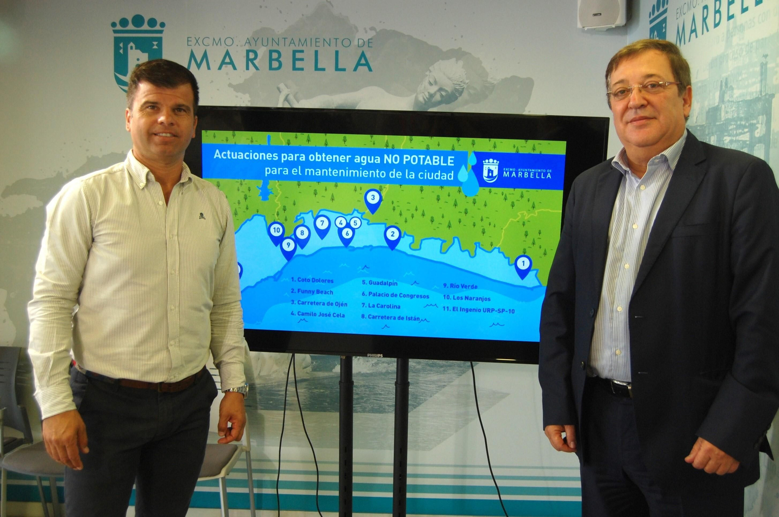 El edil de Parques y Jardines, Diego López (I.), y el responsable de Hidralia, Fulgencio Díaz. El edil de Parques y Jardines, Diego López (I.), y el responsable de Hidralia, Fulgencio Díaz.