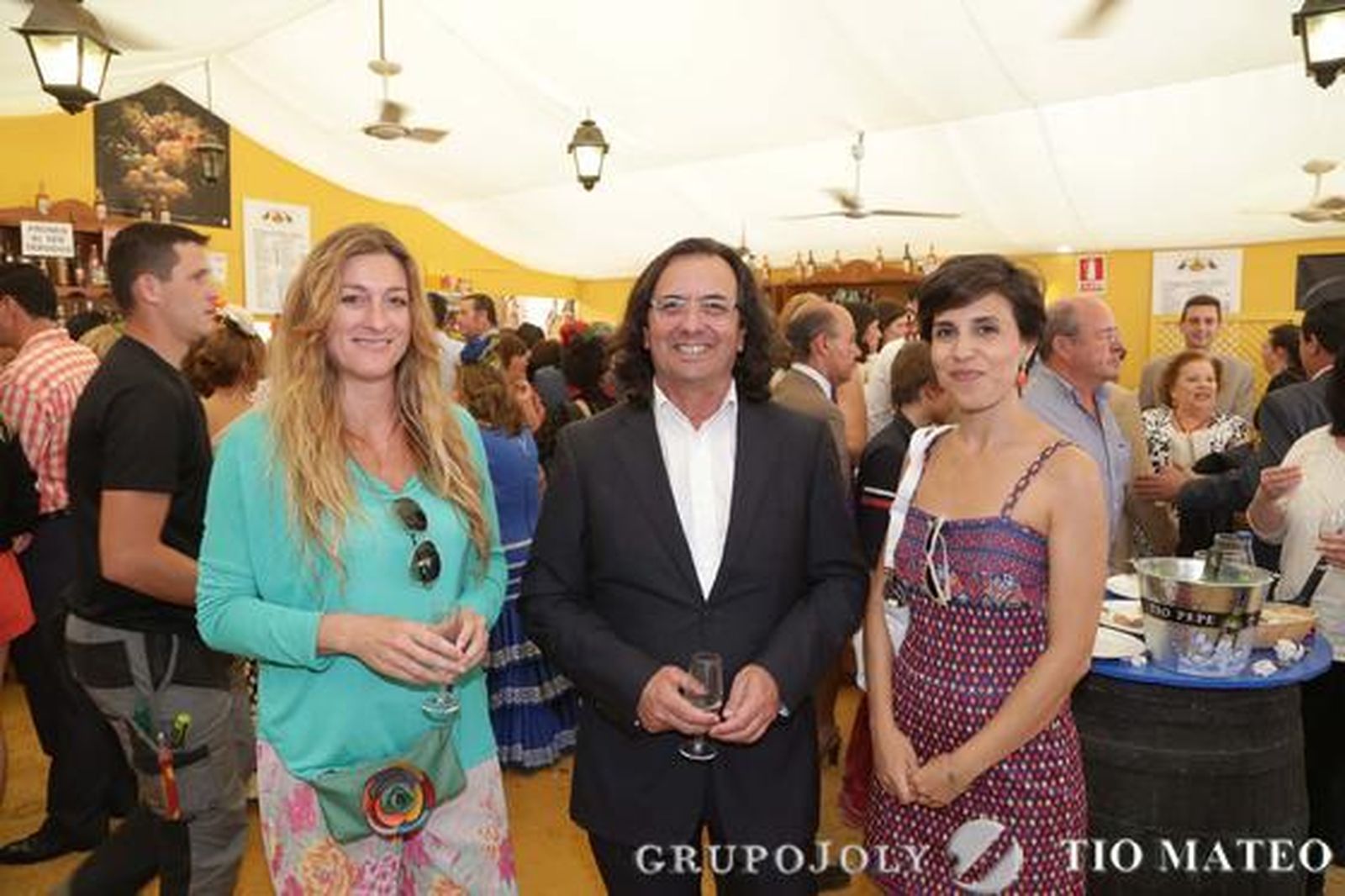Ramón González de la Peña, arquitecto y coladorador de Diario de Jerez, junto a Virginia Lara y la redactora Arantxa Cala.

Foto: Vanesa Lobo
