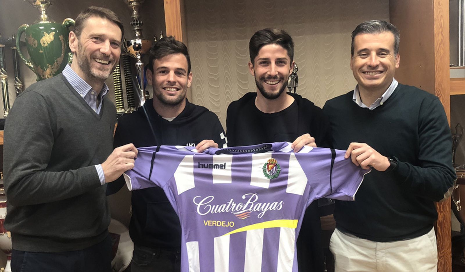 Antonio Domínguez -segundo por la derecha- con la camiseta del Valladolid.