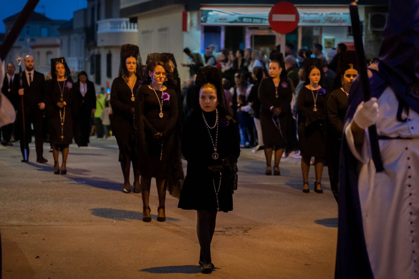 La procesión del Jueves Santo en el Parador de las Hortichuelas, en imágenes