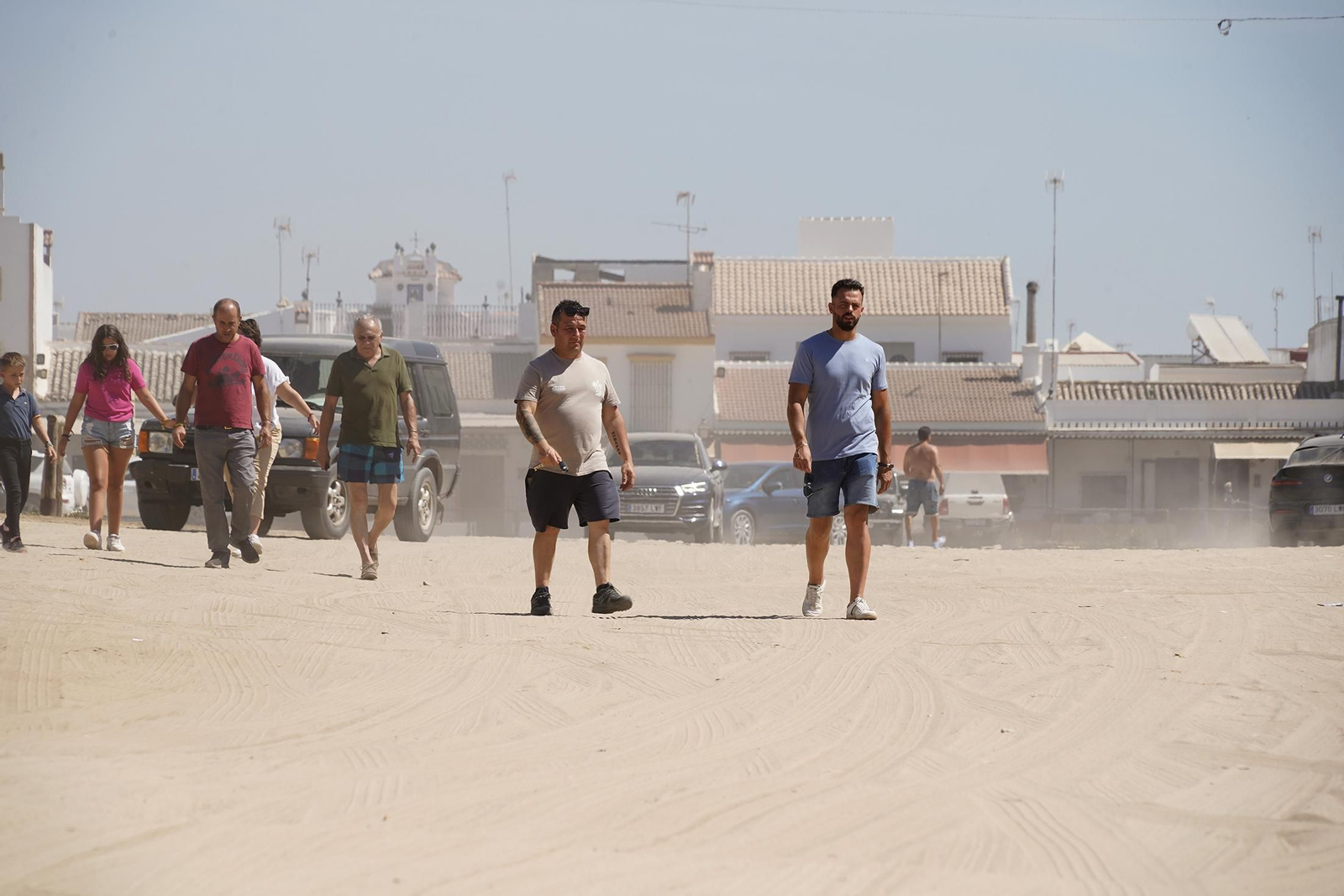 Imágenes del ambiente en la aldea durante el domingo de Rocío Chico