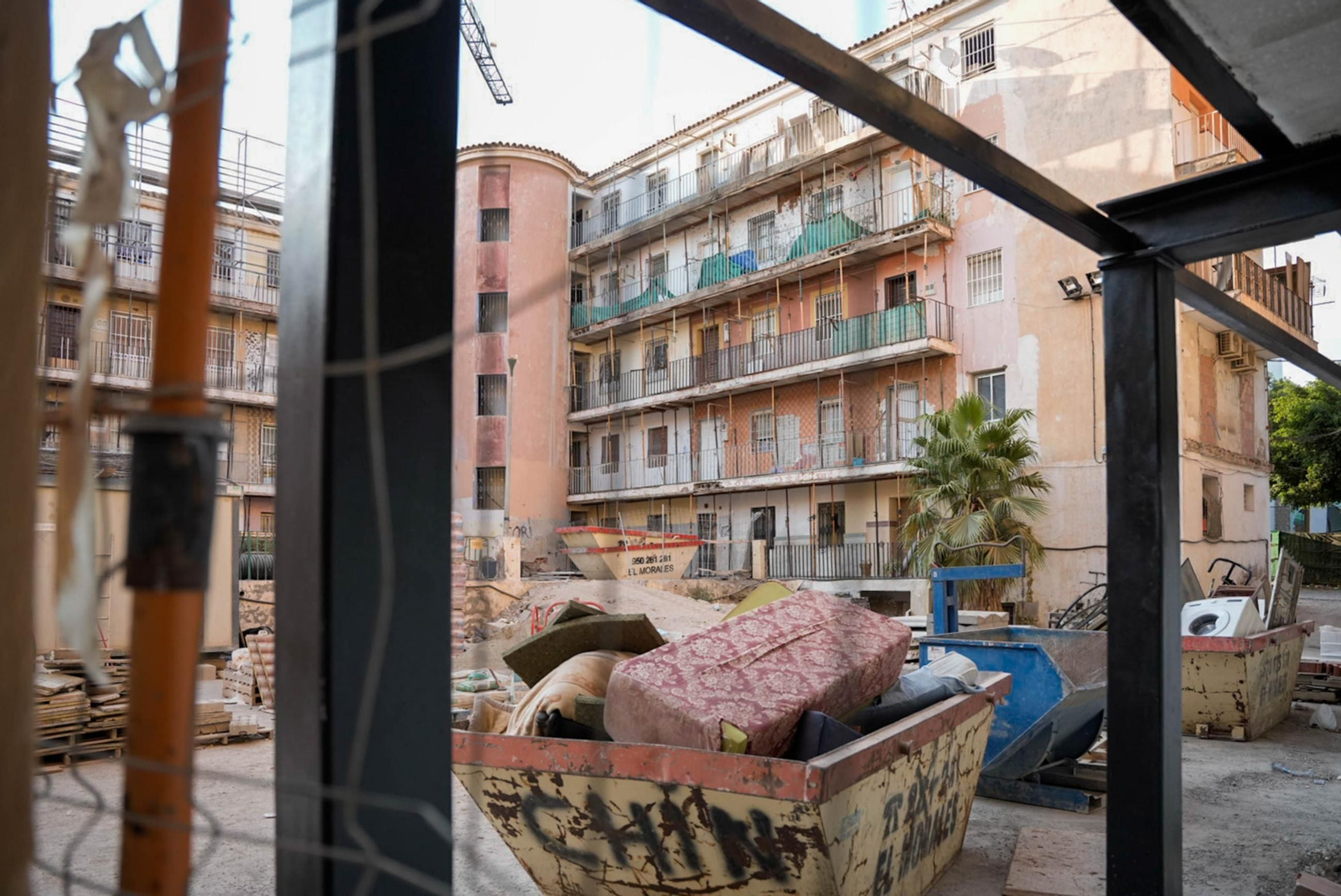 Las obras de rehabilitación en el edificio El Patio de Almería