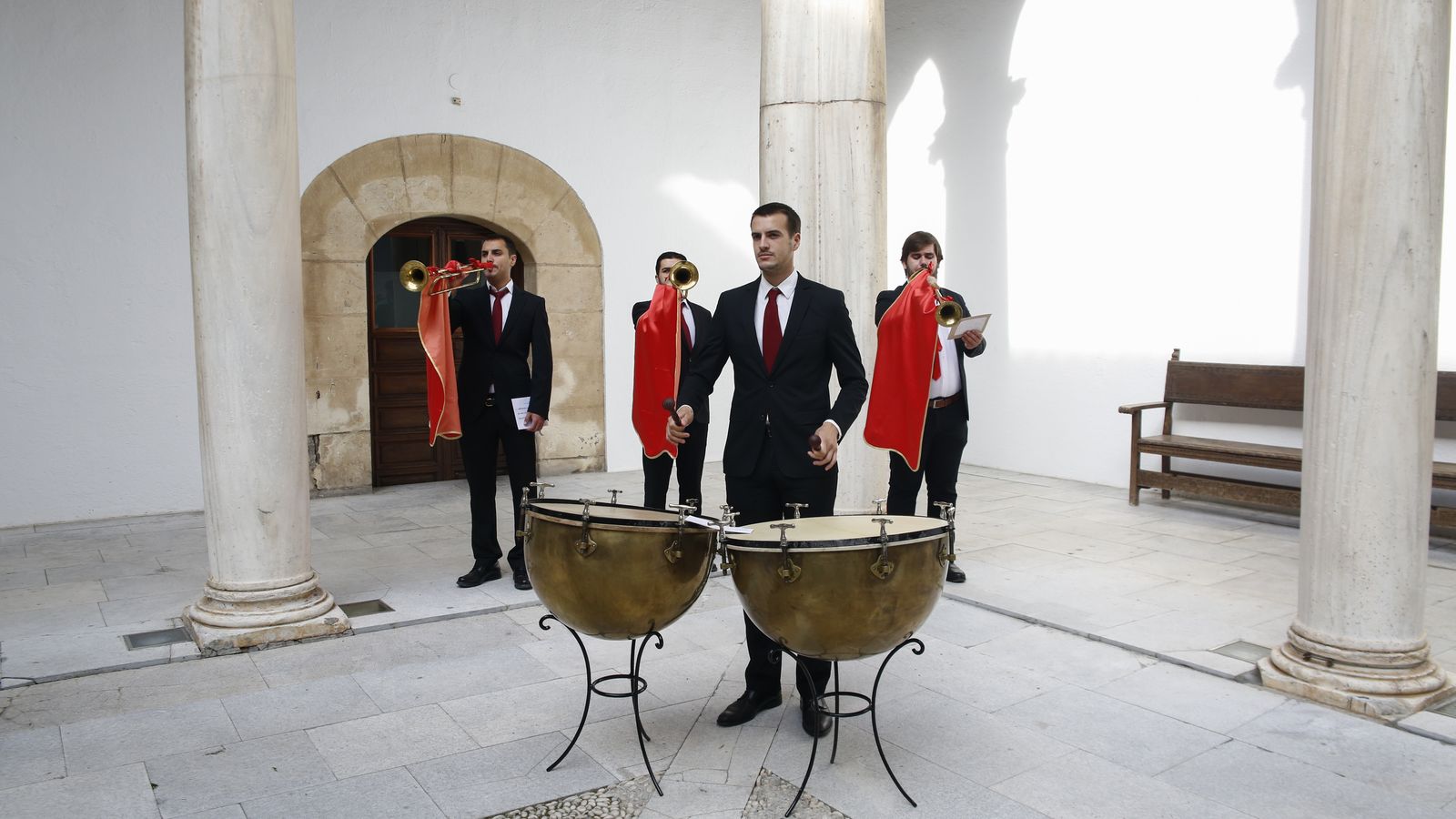 Fanfarrias en el Hospital Real.