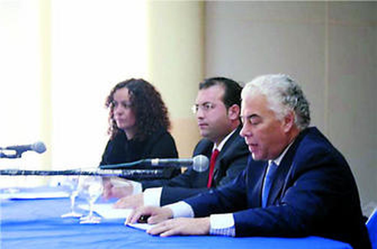 Representantes de FEANSAL explican el acuerdo.