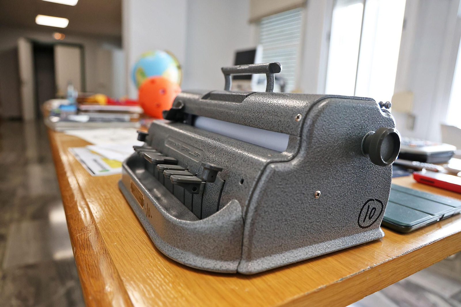 Inauguración de la Semana del Grupo Social ONCE y exposición de material educativo, braille y tiflotécnico