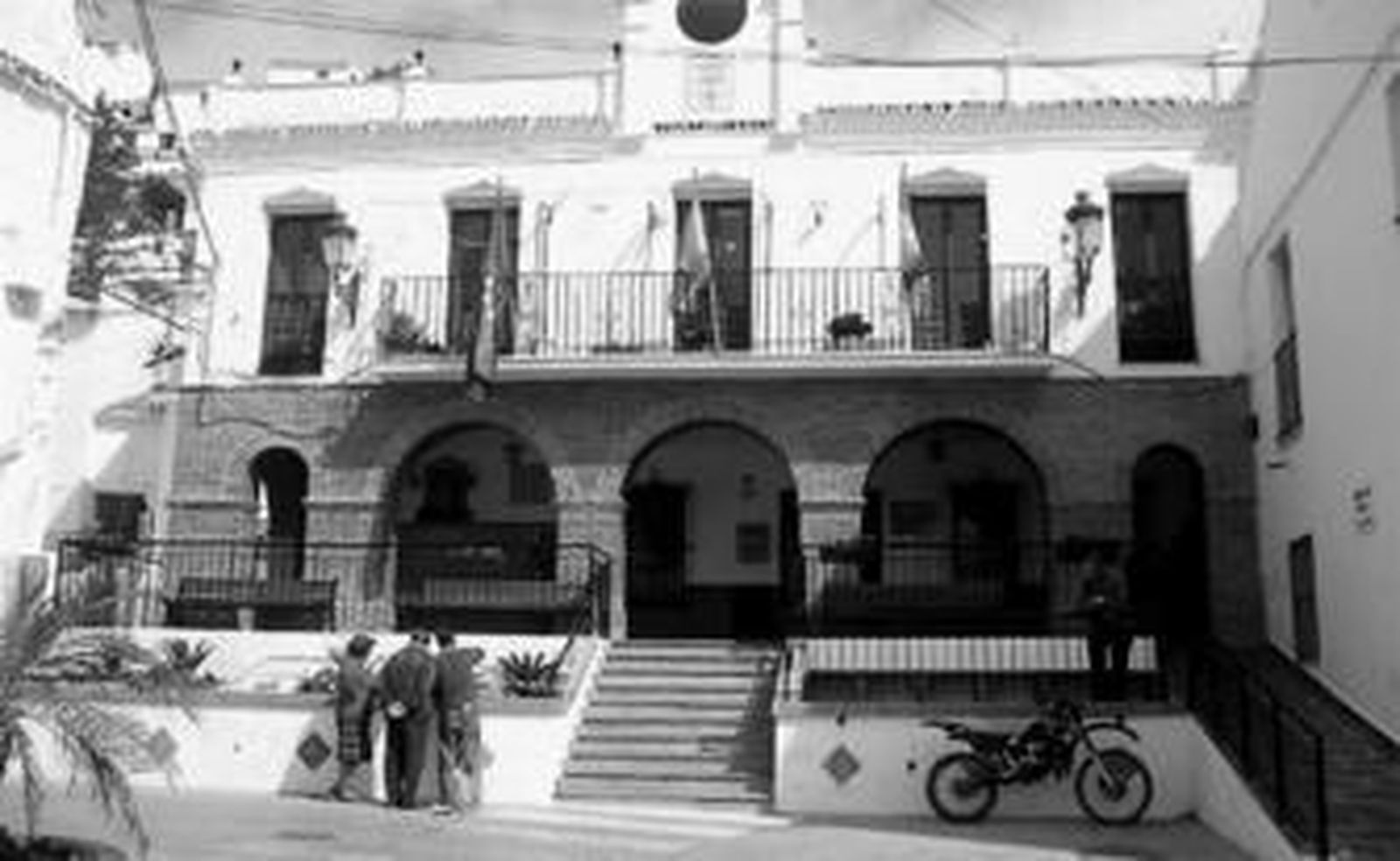 Fachada del Ayuntamiento de Canillas de Aceituno.