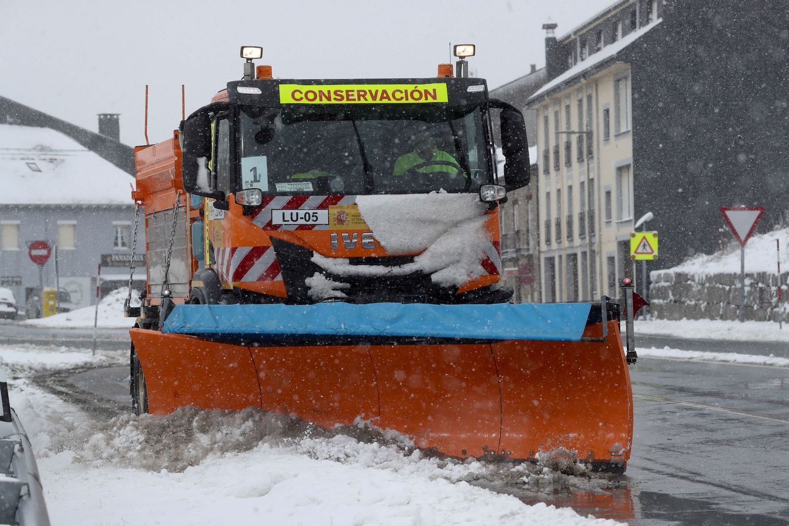 La nieve tiñe de blanco en norte de España