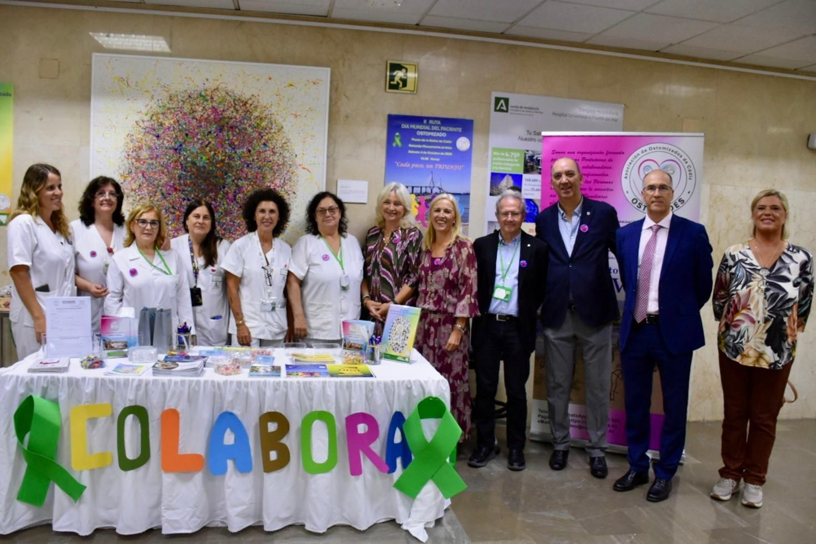 Foto de familia de la actividad celebrada en el hospital Puerta del Mar de Cádiz.