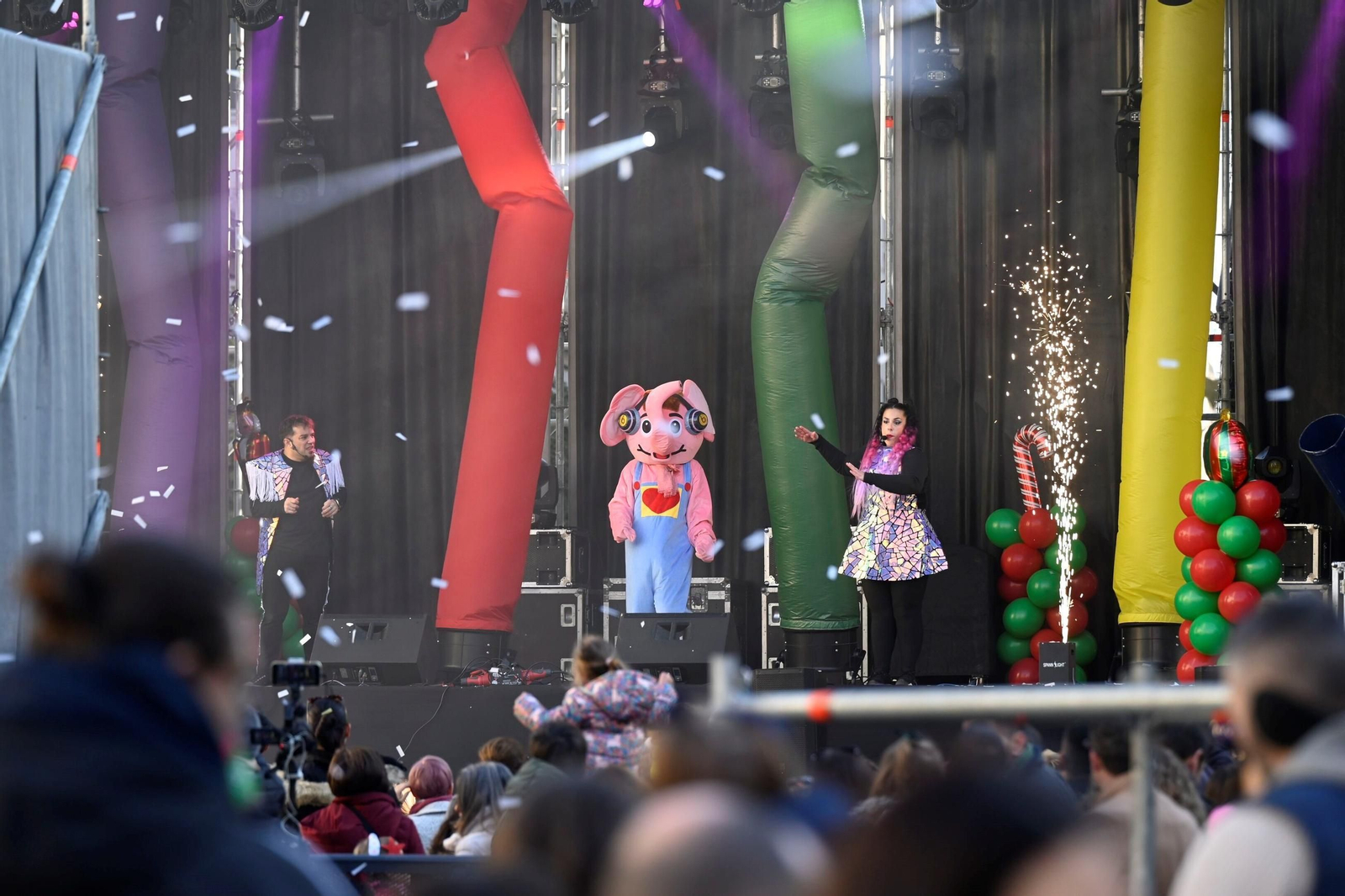 Los niños de Córdoba despiden 2024 con una fiesta infantil y campanadas en las Tendillas, en imágenes