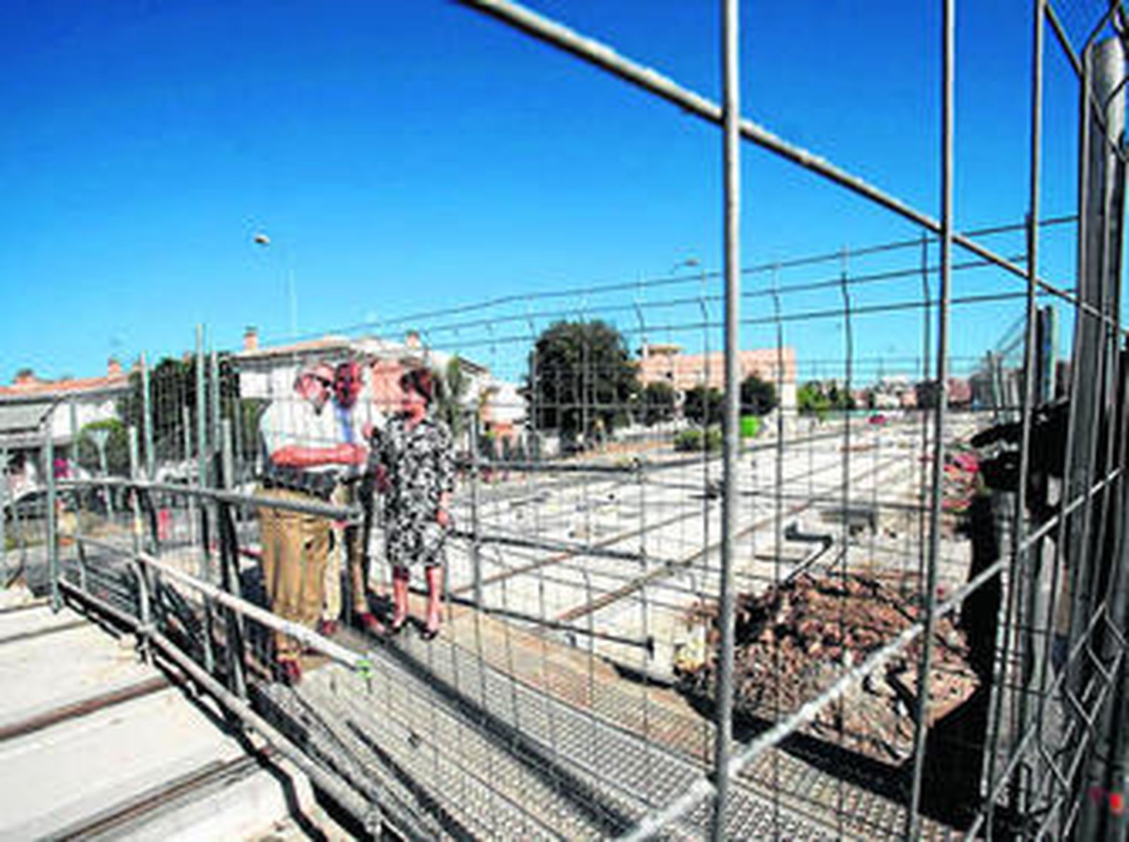 Telesfora Ruiz visita las obras a su paso por Luis Amador.