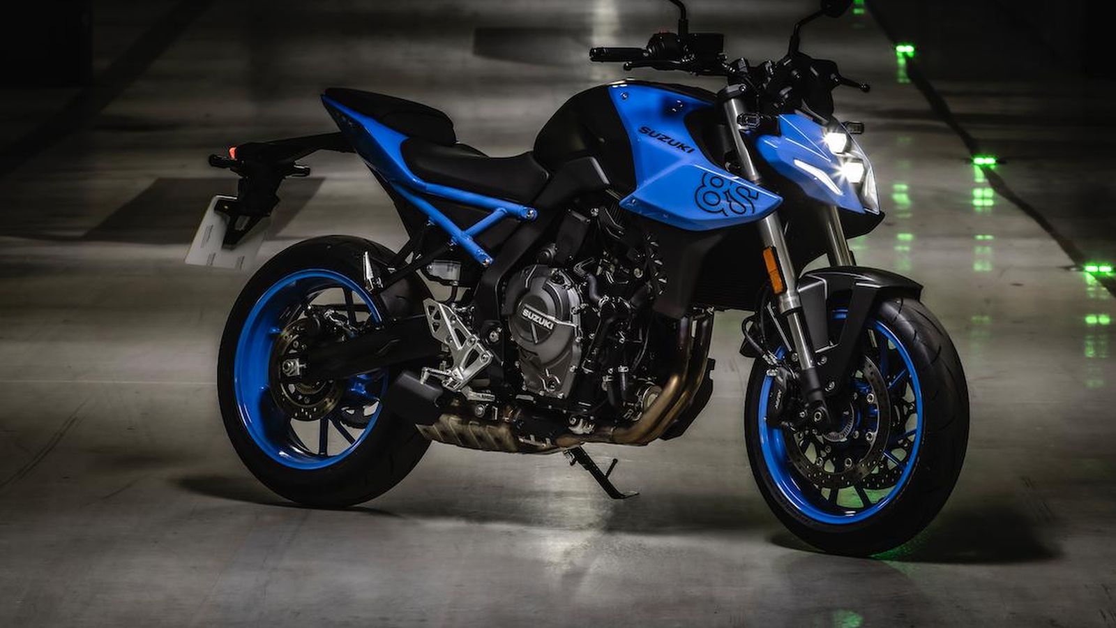 Si l GSX-S1000 de 2022 sentó las bases de un nuevo lenguaje de diseño con líneas afiladas y un aspecto futurista, la GSX-8S parece dispuesta a recoger el testigo.