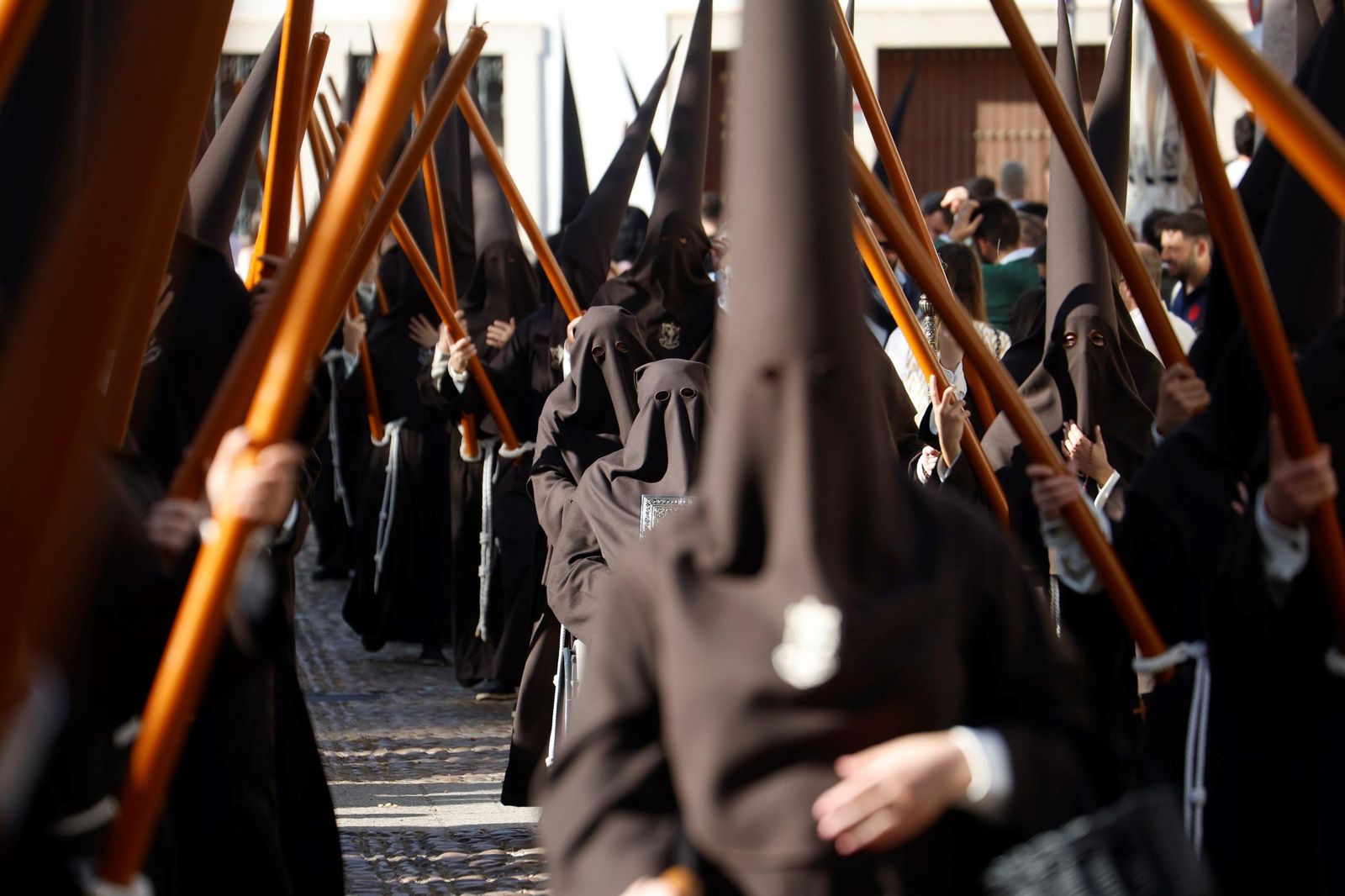 La procesión de la Soledad en este Viernes Santo de Córdoba, en imágenes