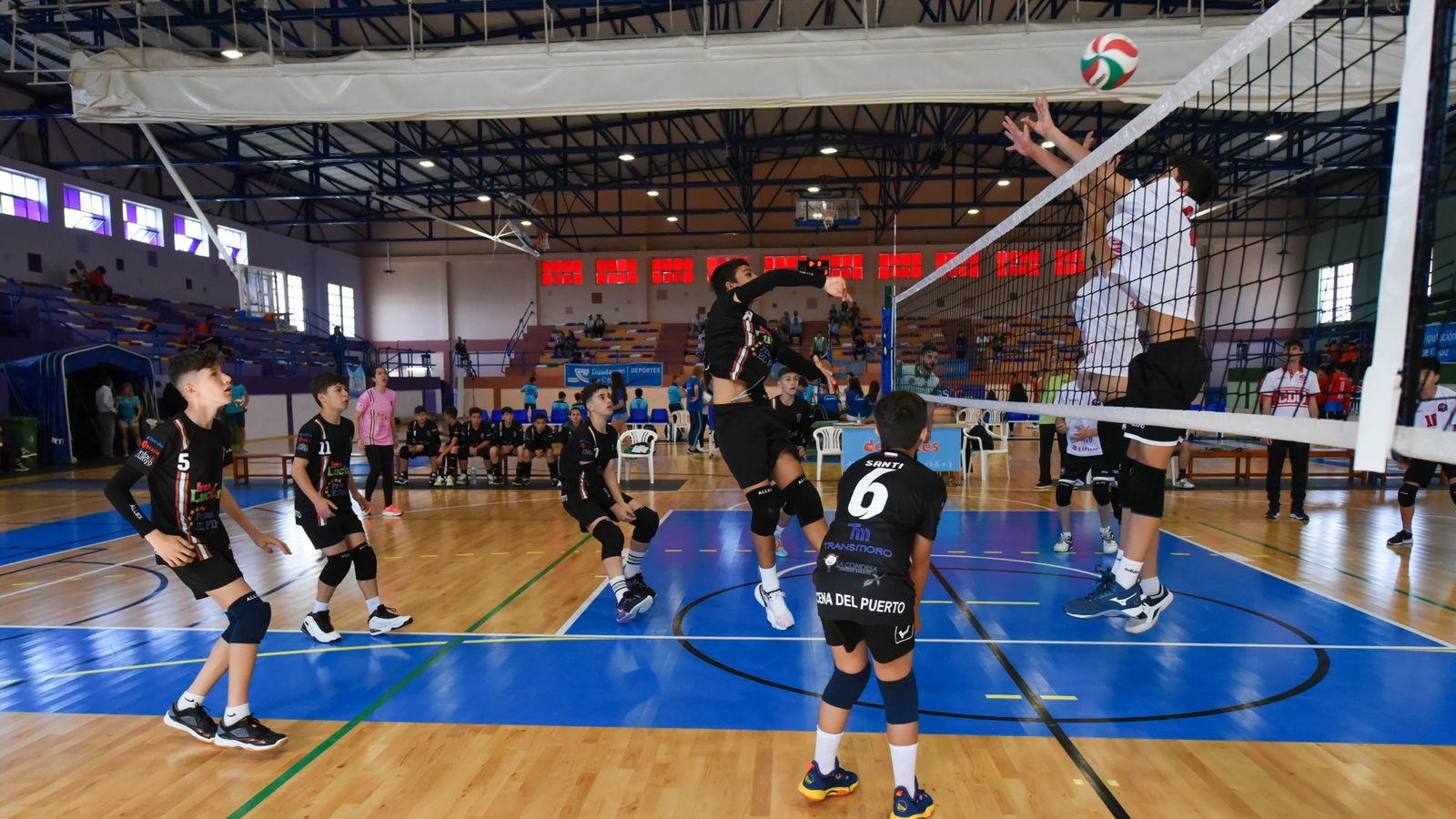 Las fotos de la segunda jornada del Campeonato de Andalucía infantil masculino de voleibol en La Línea