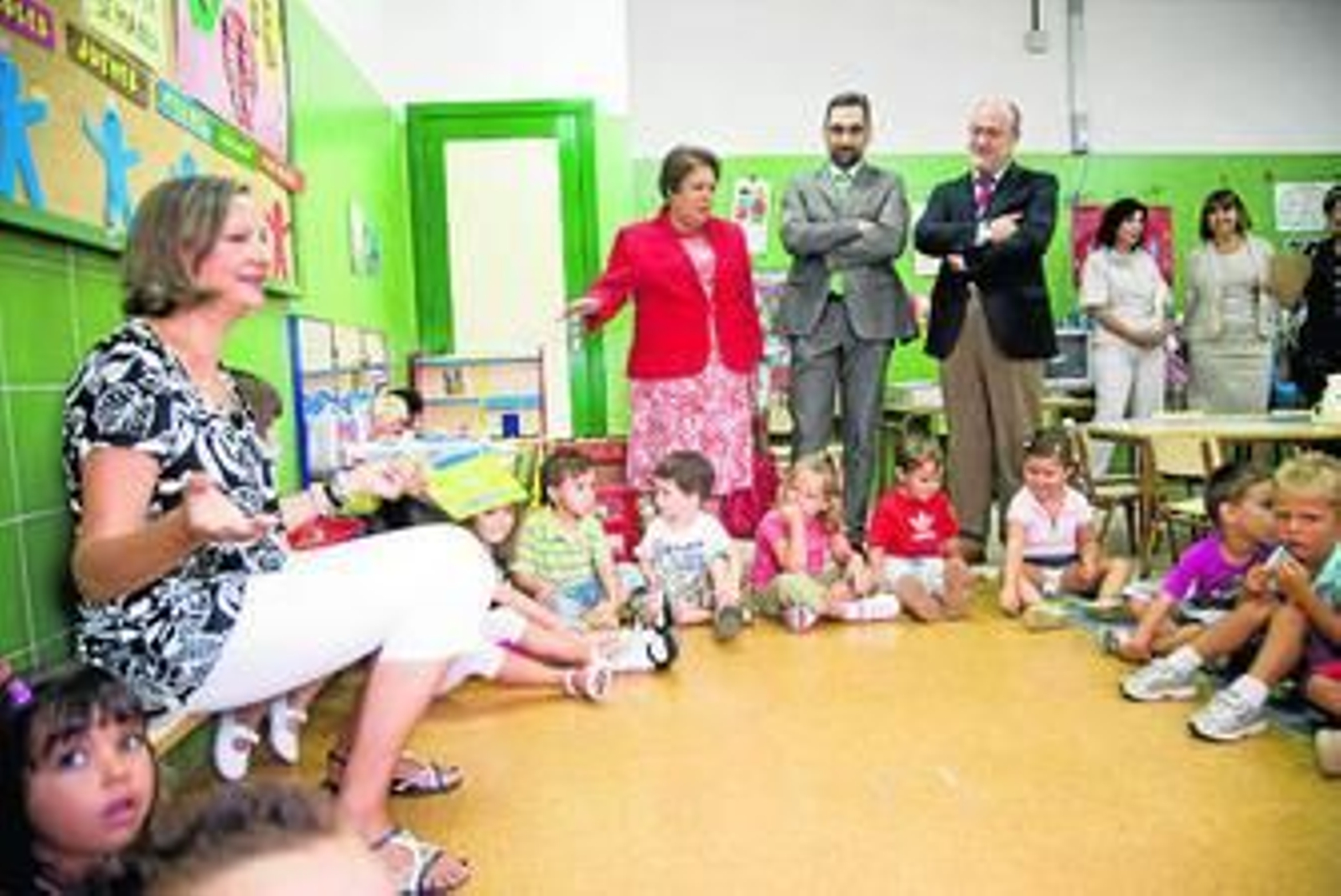 Antonia Cascales -centro- acompañada por Antonio Rodríguez y Manuel Alfonso, ayer en Ayamonte.