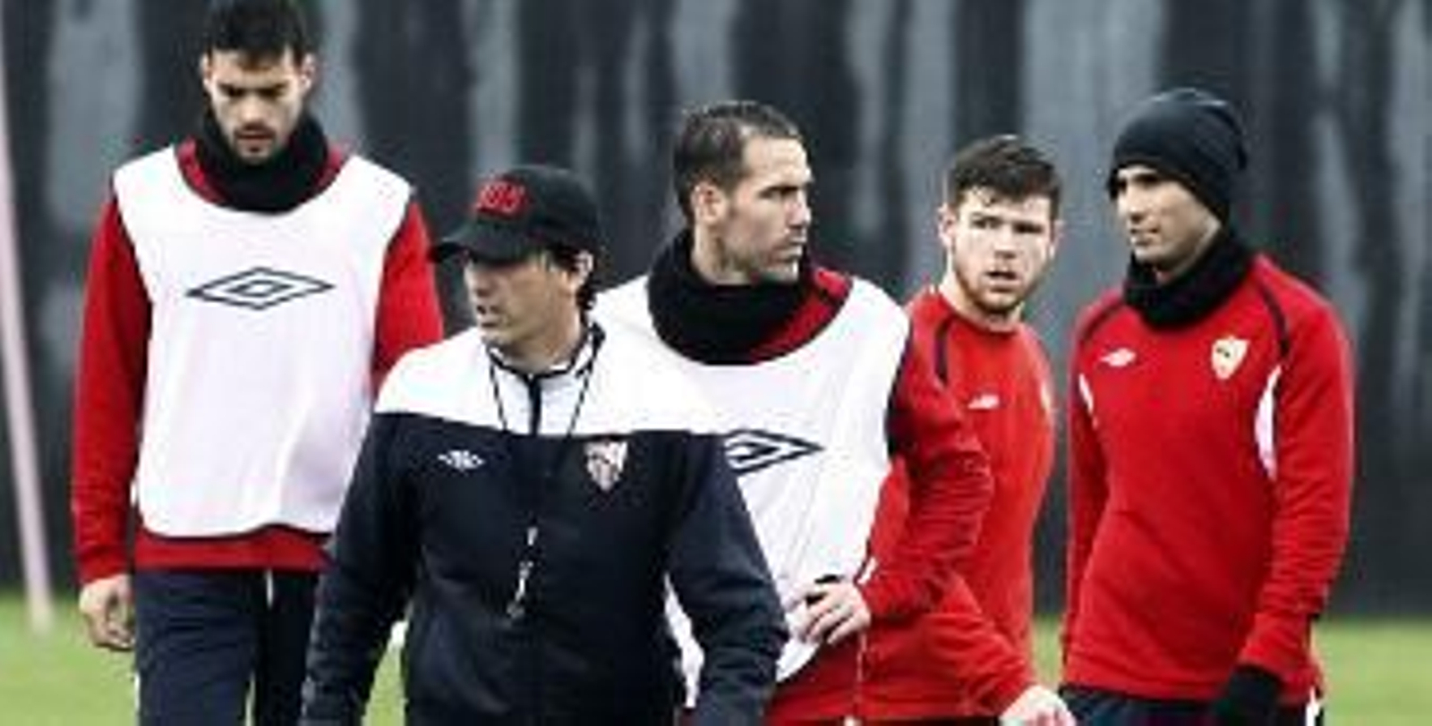 Emery, Botía, Fernando Navarro, Alberto Moreno y Reyes, en la sesión. / Manuel Gómez