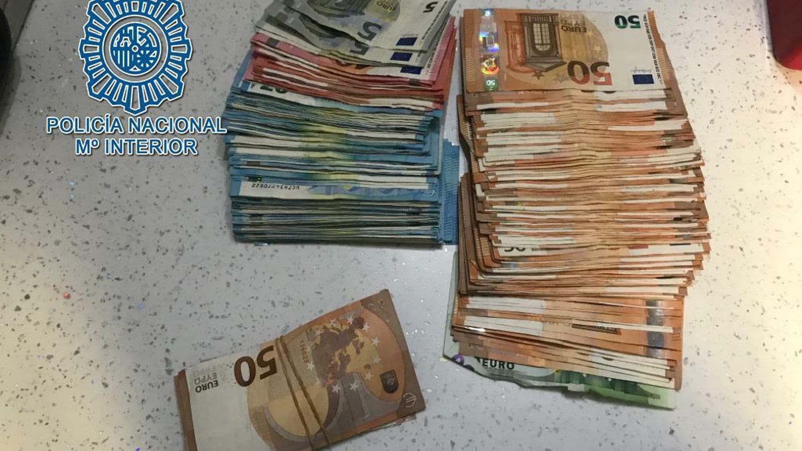 El dinero intervenido al clan del Caraburro.