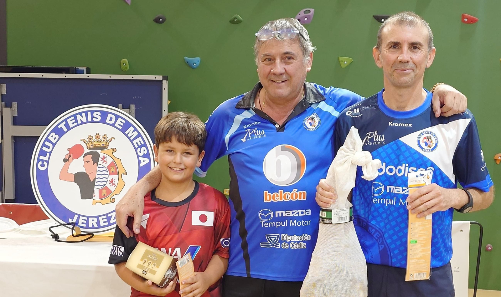 Sebastián Guerrero, presidente del CTM Jerez, junto a Alejandro Galán y José Pulido.