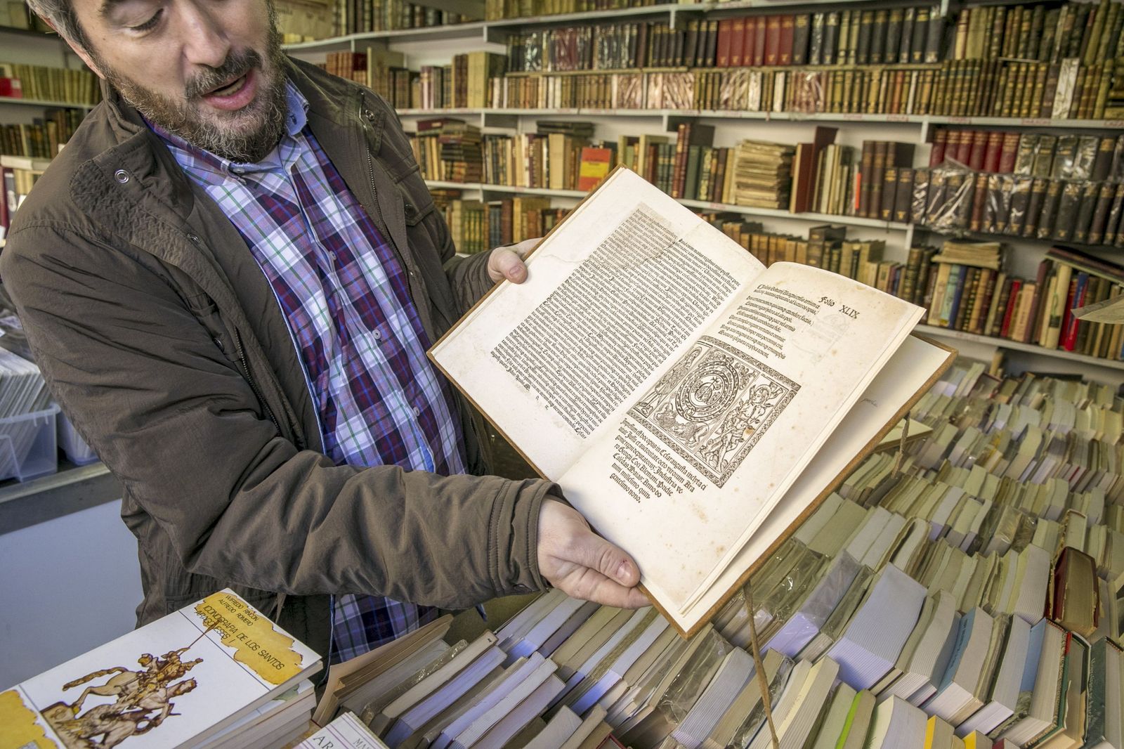 Libros antiguos en la Plaza Nueva.
