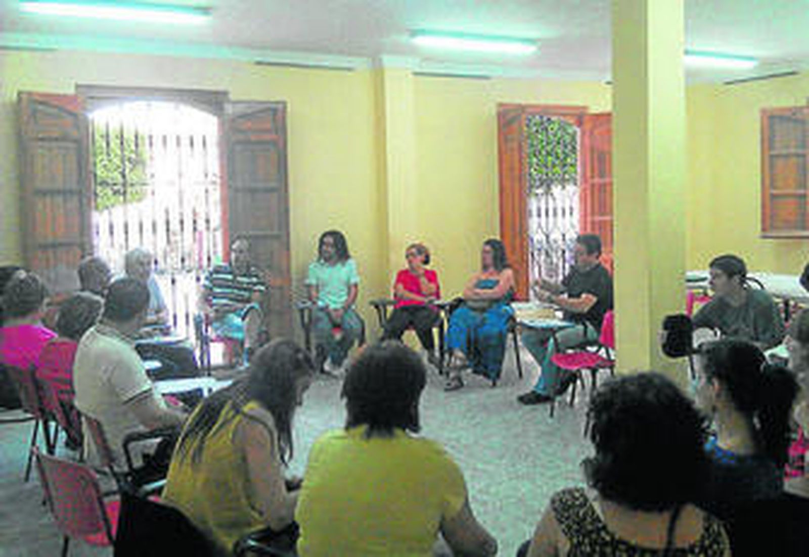 Las Asambleas se realizan en la Biblioteca Municipal y son abiertas a todos los vecinos.