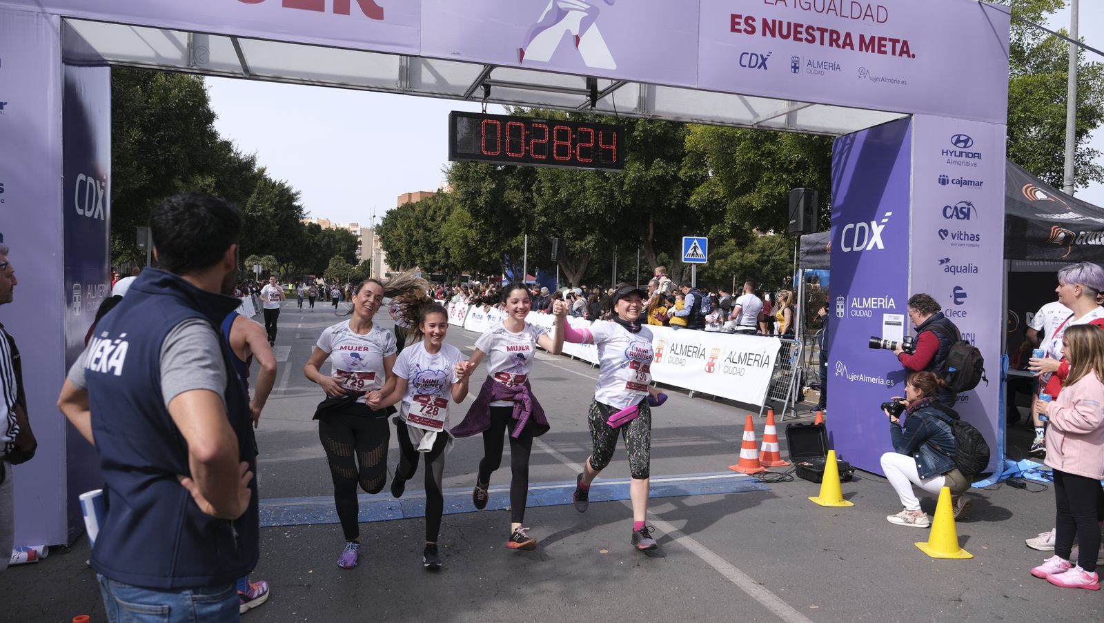 Imágenes de la Carrera de la Mujer 2023 en Almería