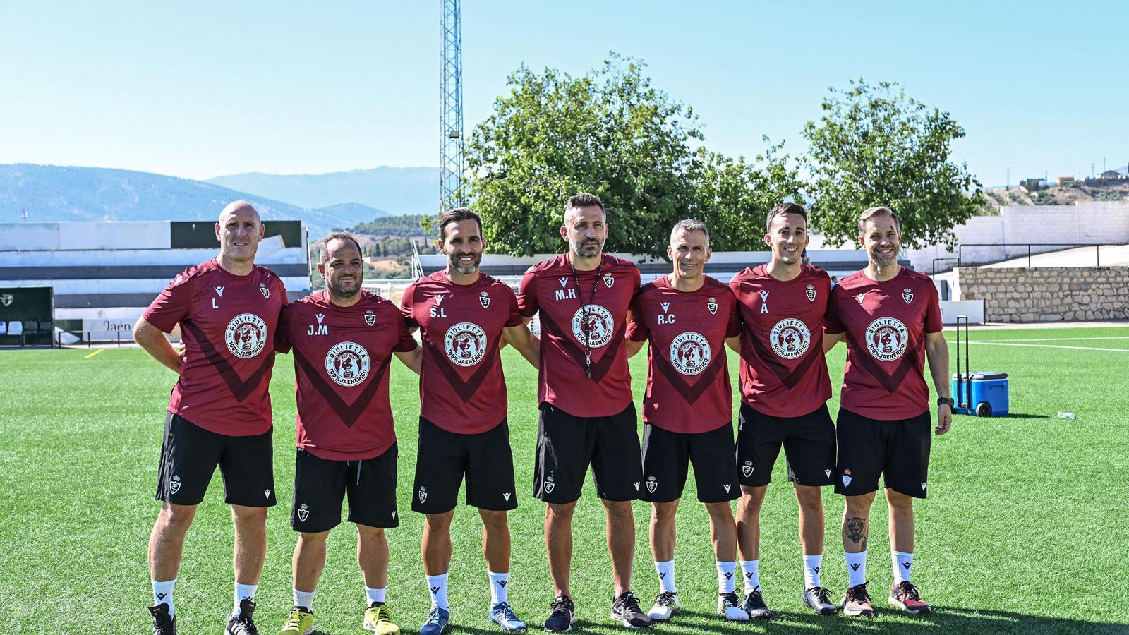 Manolo Herrero, junto a su cuerpo técnico. Manolo Herrero, junto a su cuerpo técnico.