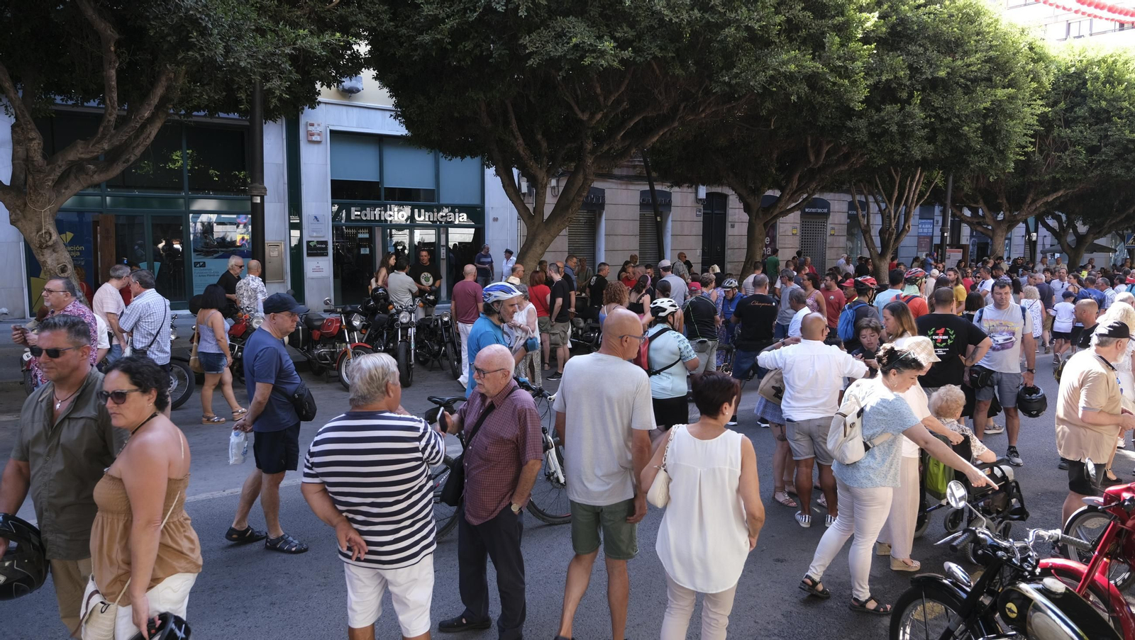 Exposición de Motos Antiguas de la Feria de Almería, en imágenes