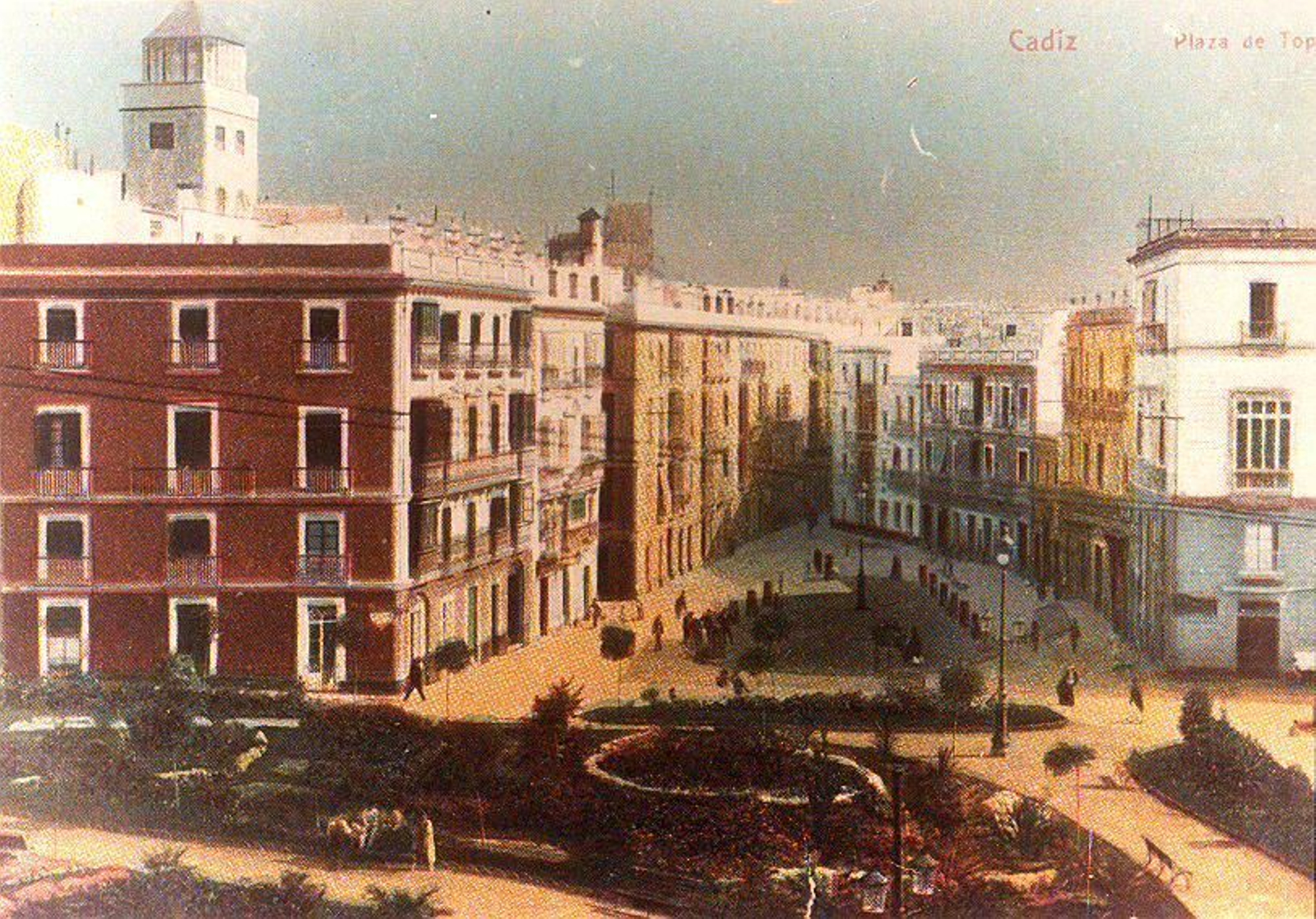 Una visión de la entonces plaza Topete vista desde el que era el Parque Guerra Jiménez, después transformado en el Cine Terraza y en el Teatro Andalucía.