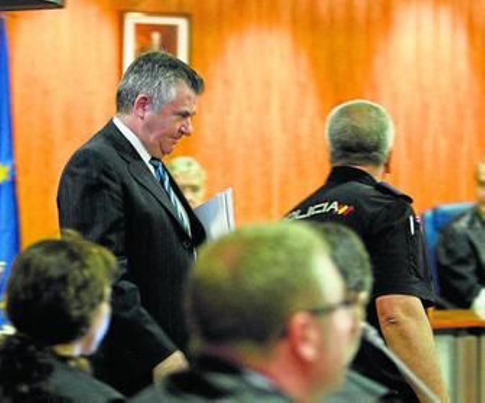 Roca, a su entrada en la sala donde se celebra el juicio.