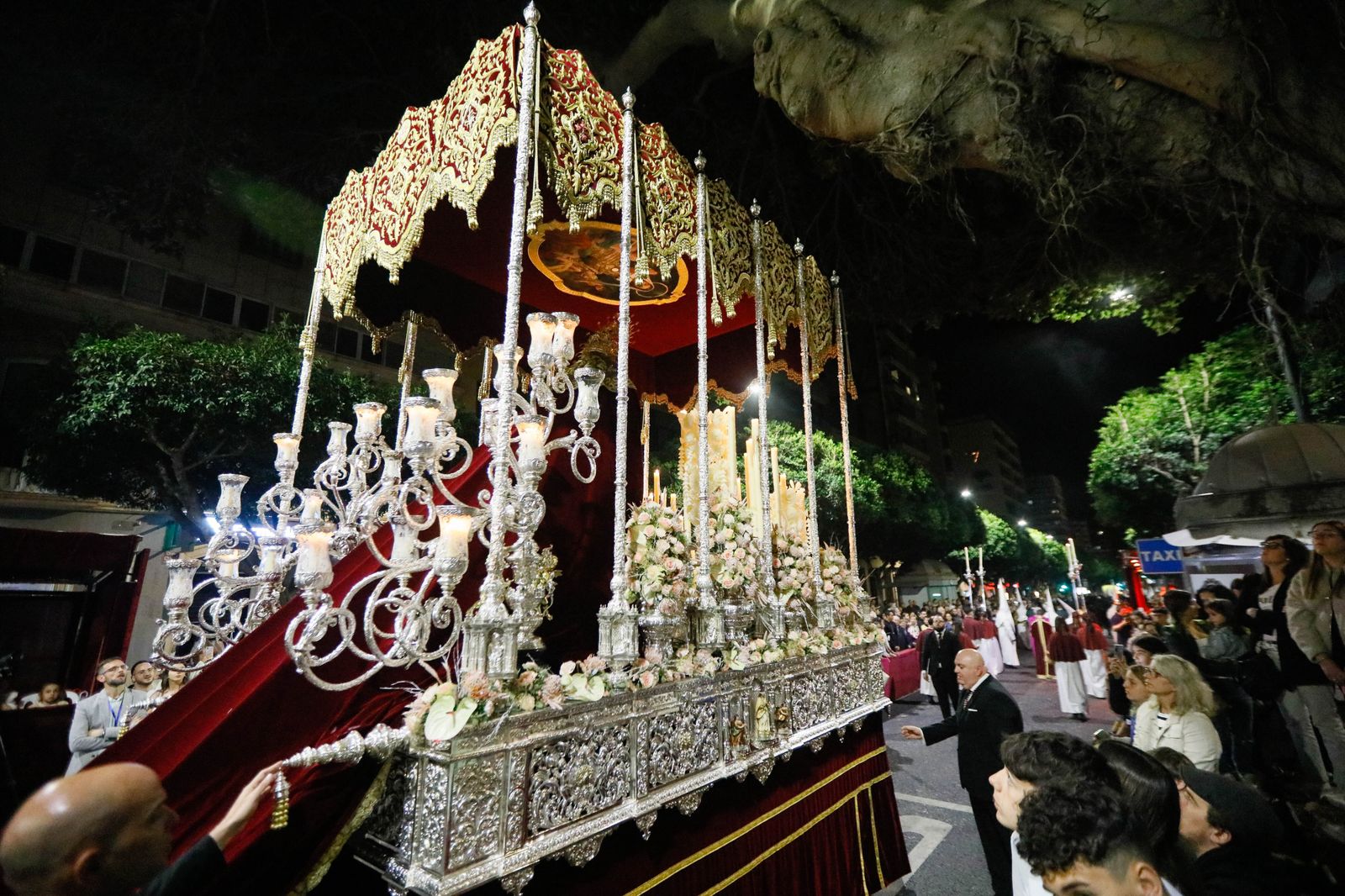 Te contamos en imágenes la Santa Cena tras la lluvia en la ciudad