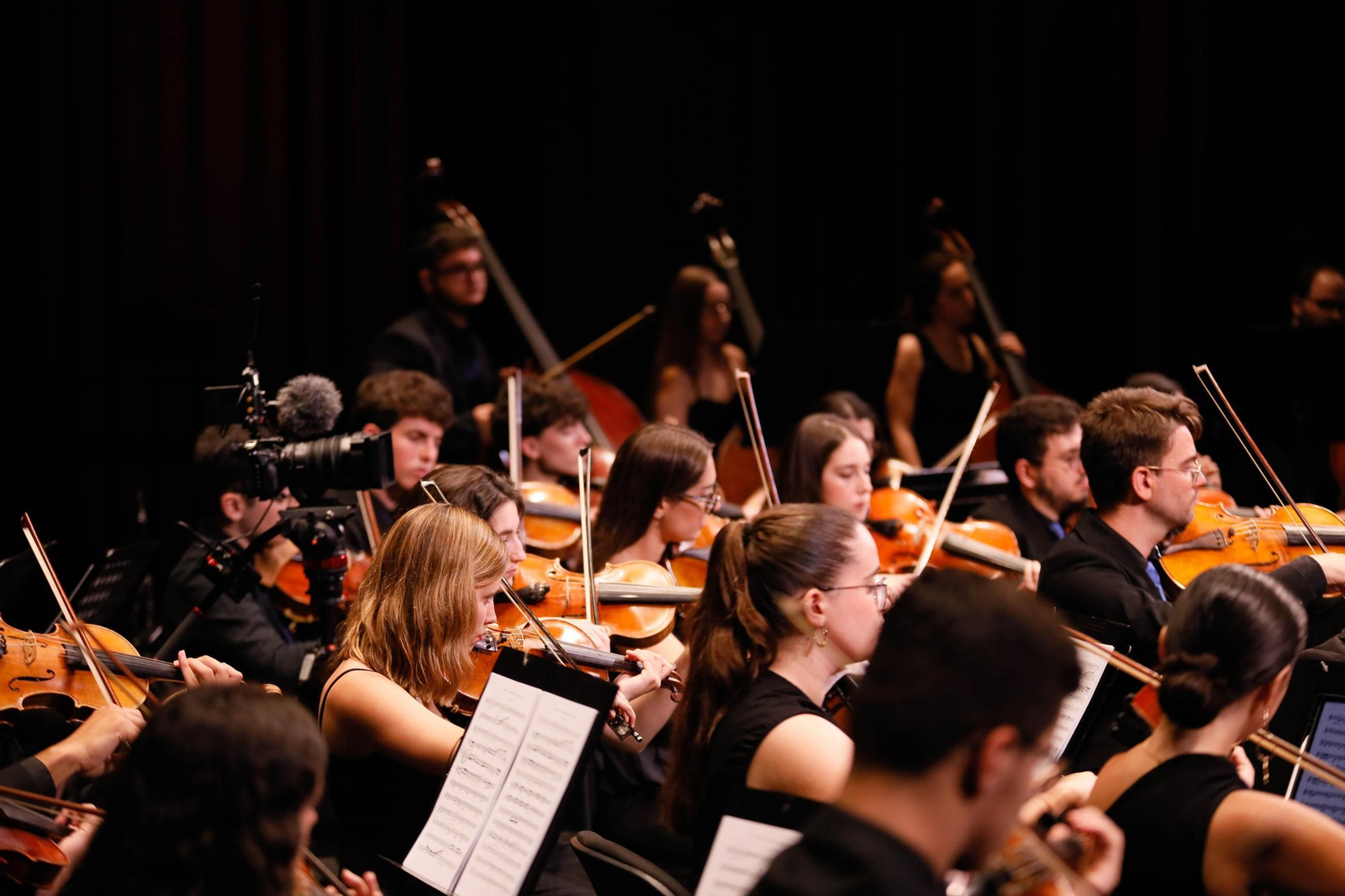 El concierto de la Orquesta de la UAL en el Auditorio Maestro Padilla, en imágenes