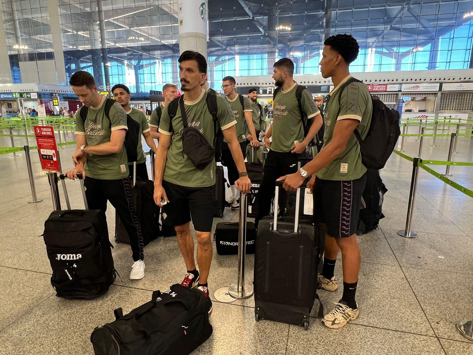 El Unicaja emprende viaje a Singapur