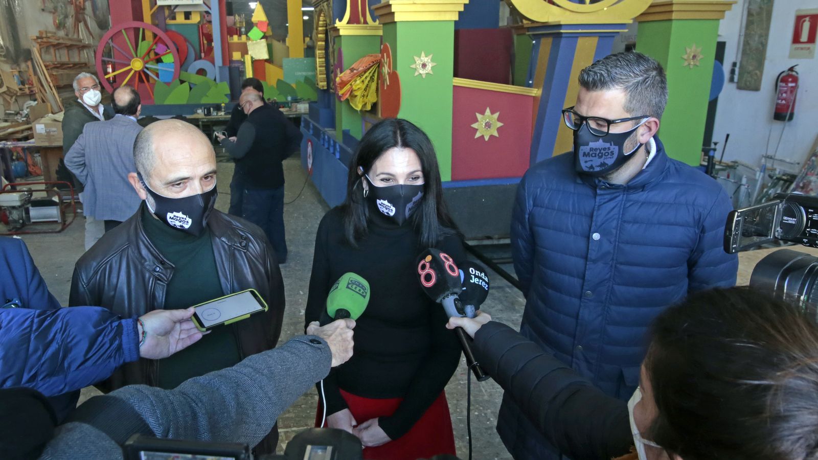 Visita de sus Majestades al taller de fiestas del ayuntamiento de Jerez