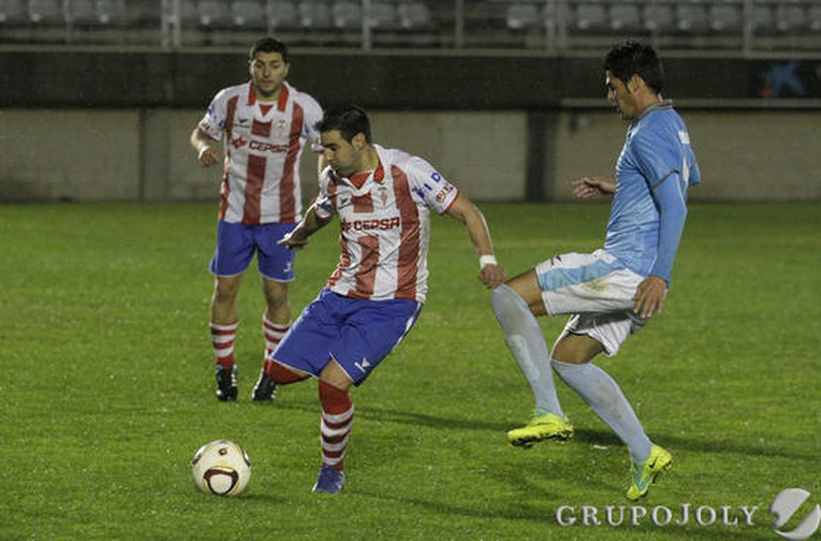 El Algeciras se aleja aún más de la zona de liguilla al perder en el Nuevo Mirador ante el San Fernando./Fotos:Erasmo Fenoy

Foto: Erasmo Fenoy