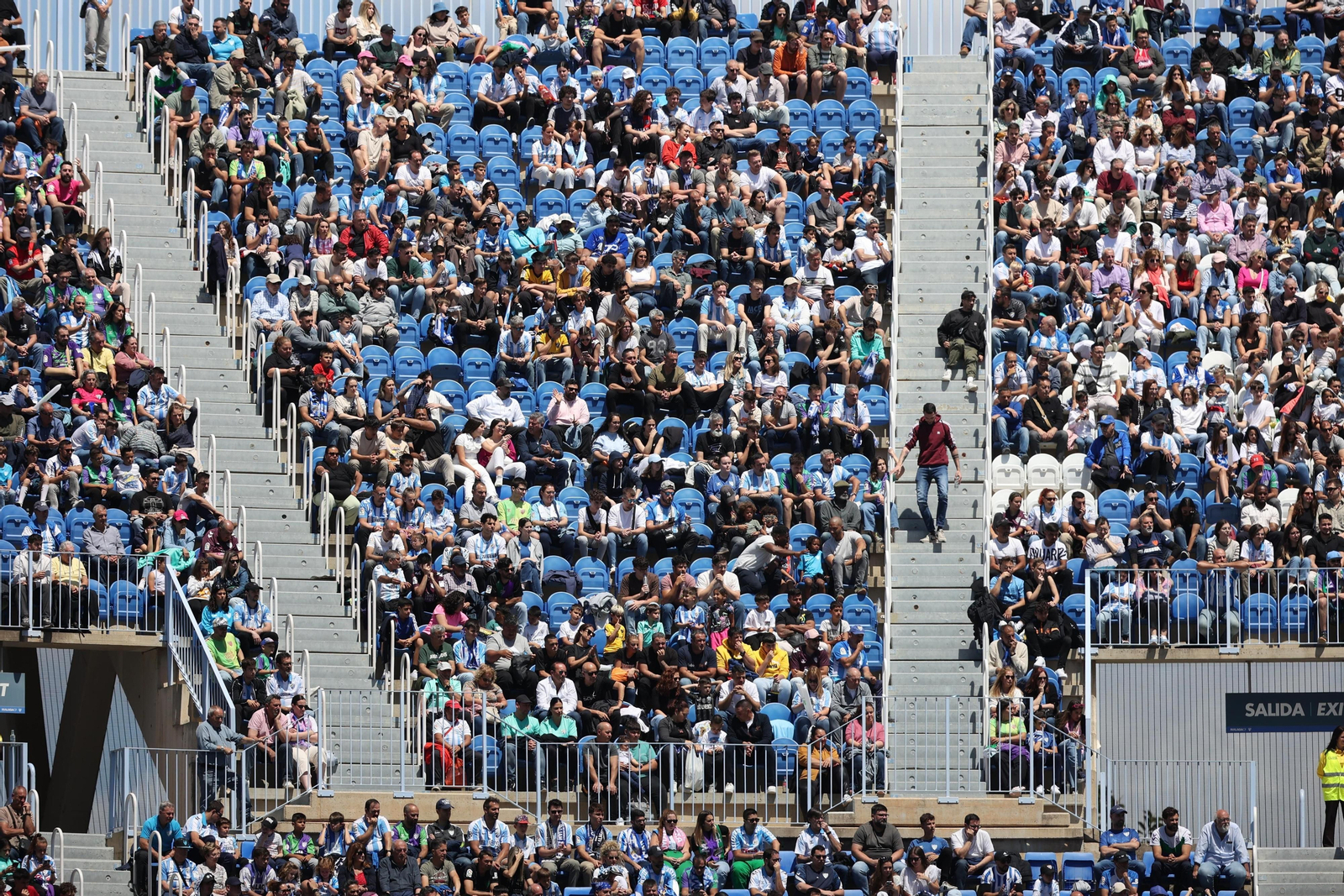Búscate en las gradas de La Rosaleda durante el Málaga CF - Real Murcia