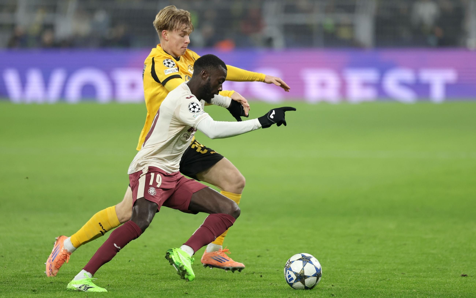 Nicolas Pépé, ante Svensson.